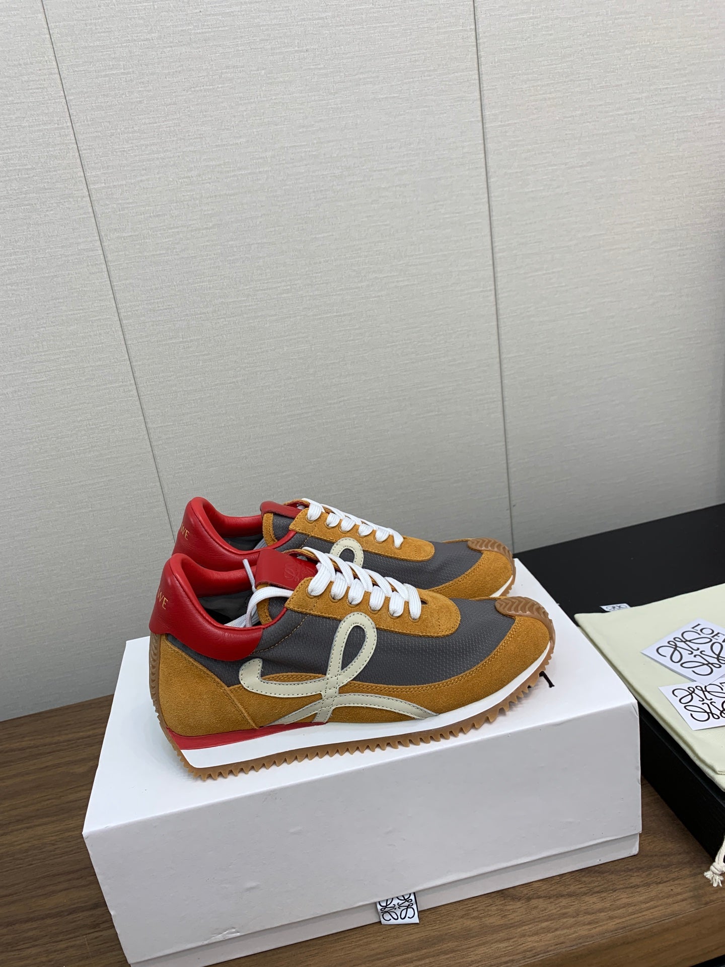 LW FLOW RUNNER SNEAKER BRONZE-ANCHOR SUEDE