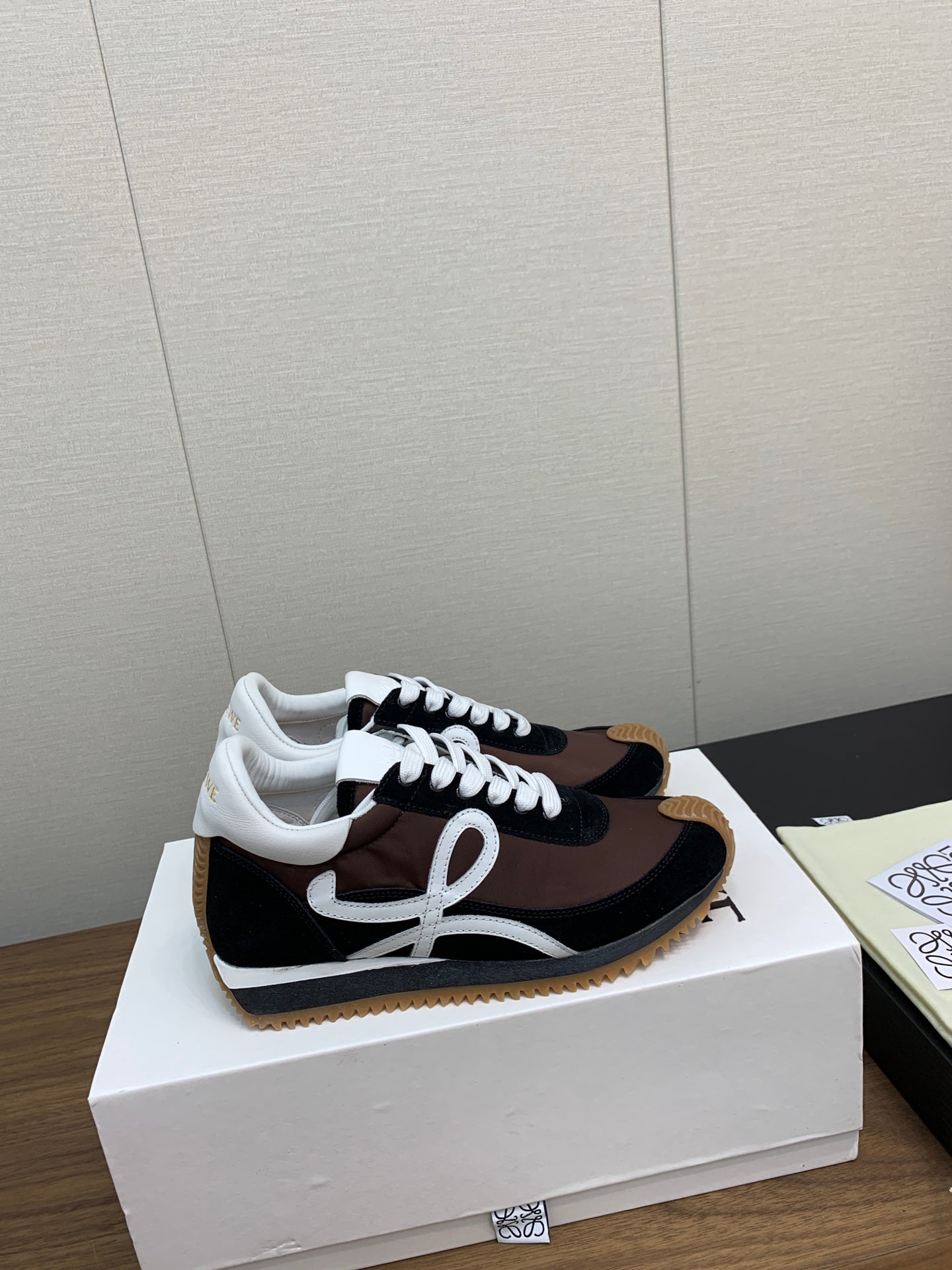 LW FLOW RUNNER SNEAKER BROWN BLACK SUEDE