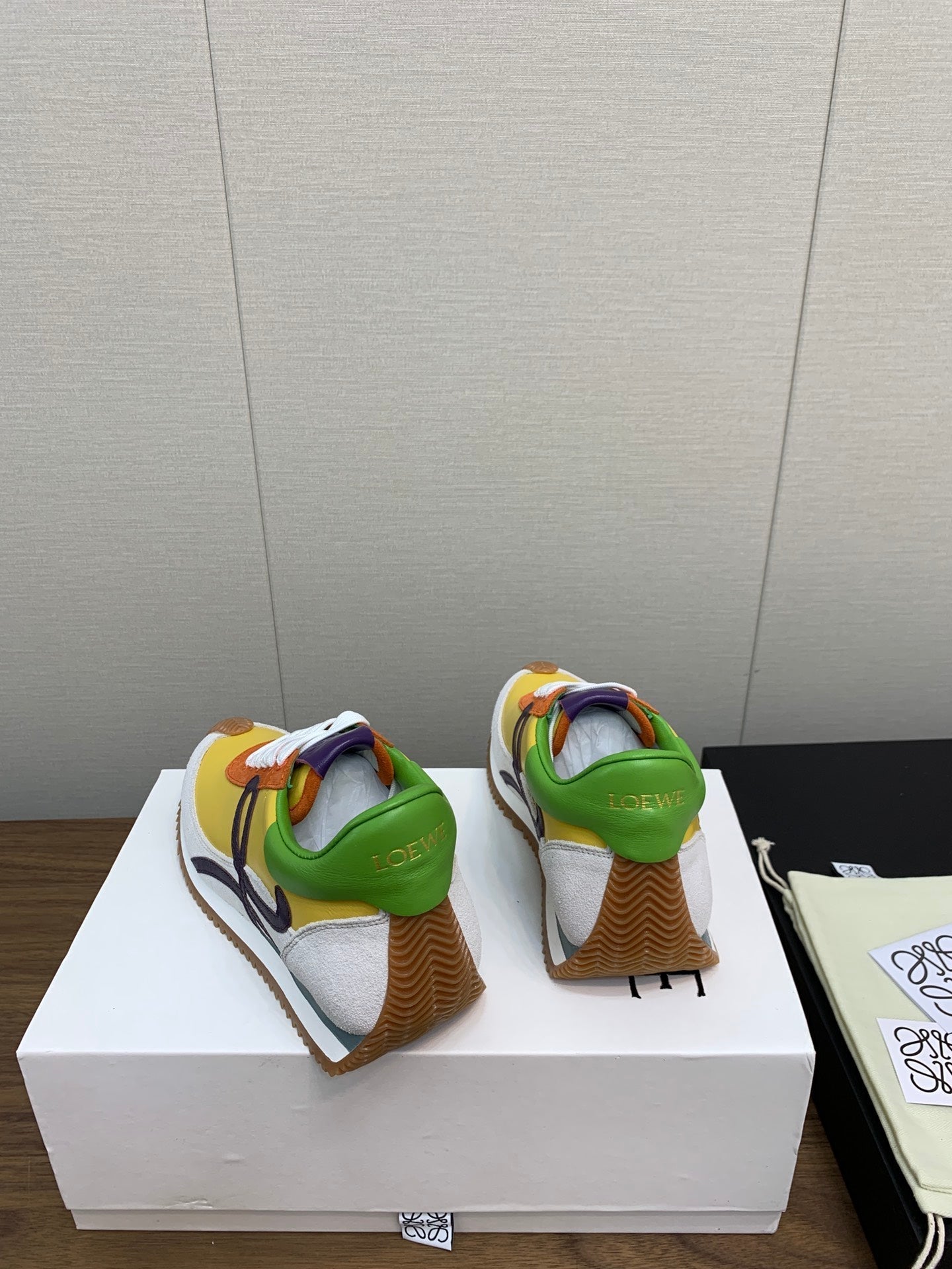 LW FLOW RUNNER SNEAKER LEMON-BRICK SUEDE