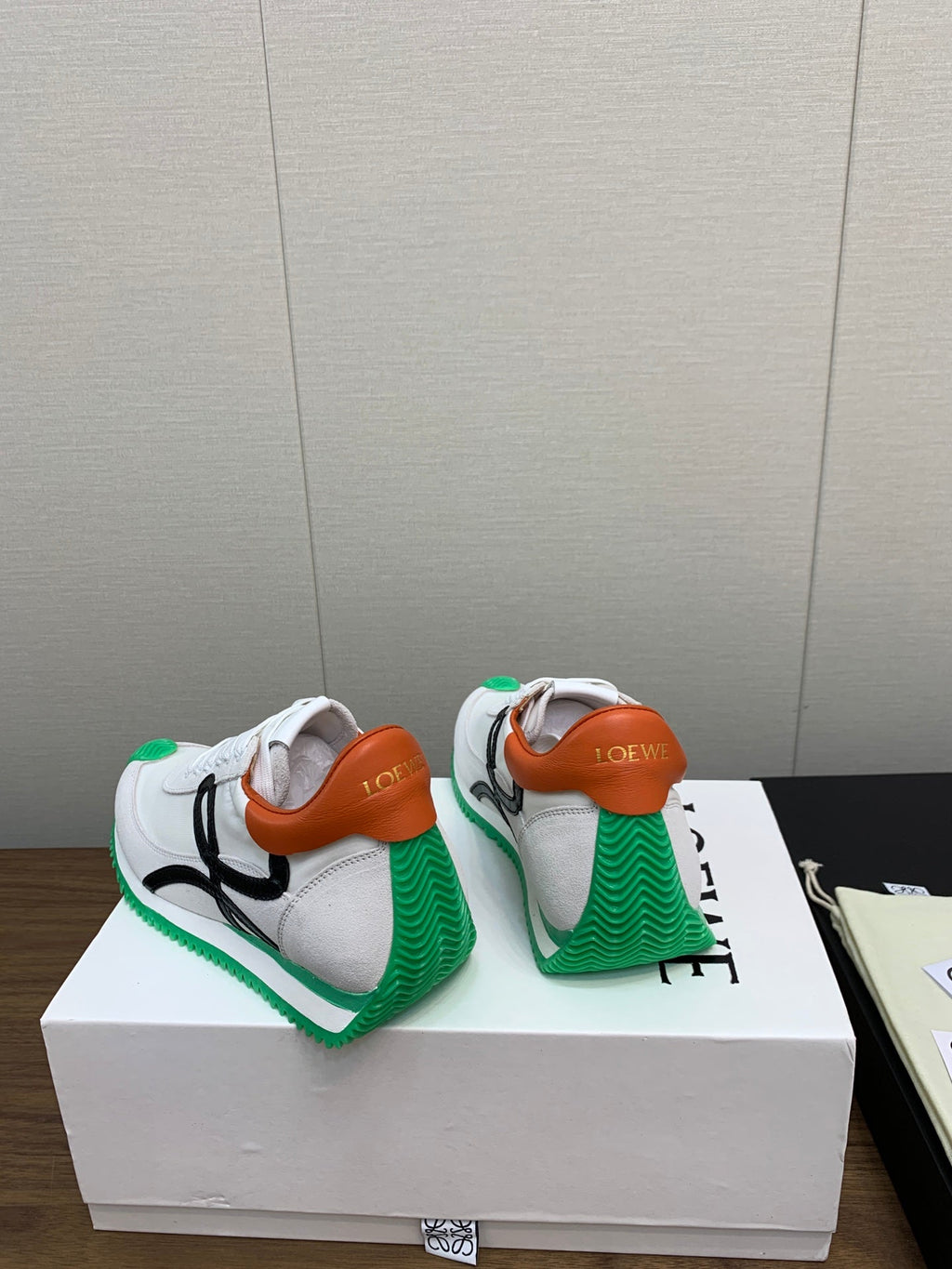 LW FLOW RUNNER SNEAKER WHITE-GREEN SUEDE