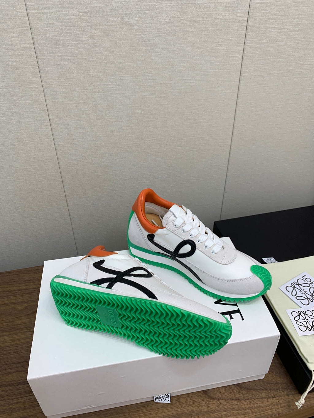 LW FLOW RUNNER SNEAKER WHITE-GREEN SUEDE