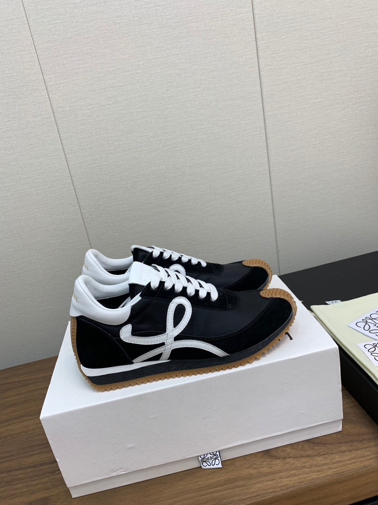 LW FLOW RUNNER SNEAKER BLACK-BROWN SUEDE