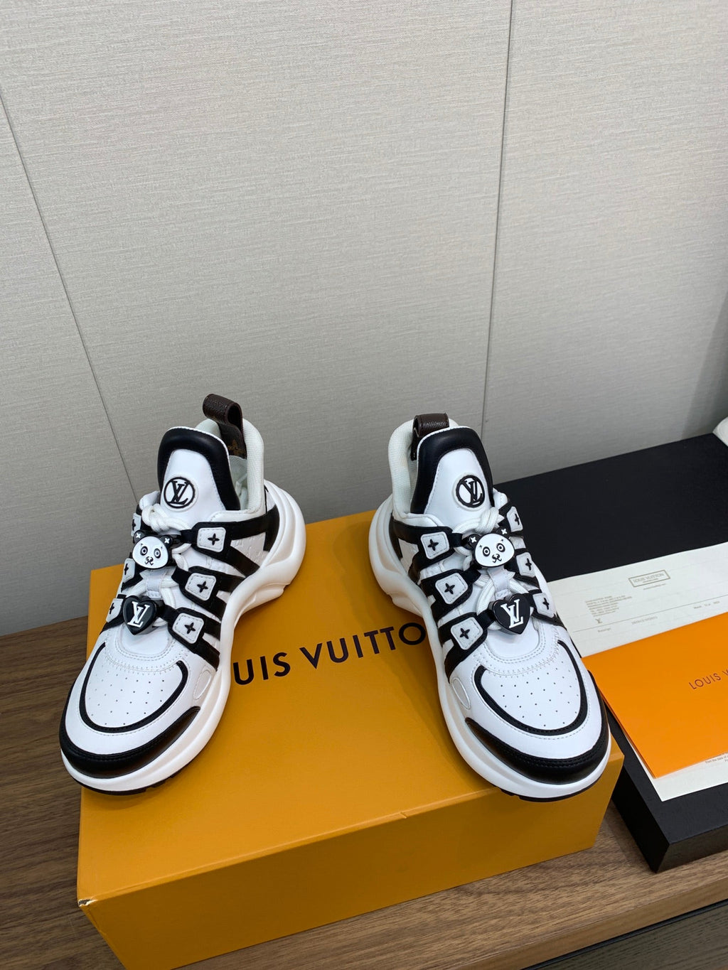 LV ARCHLIGHT SNEAKER BLACK MIX WHITE