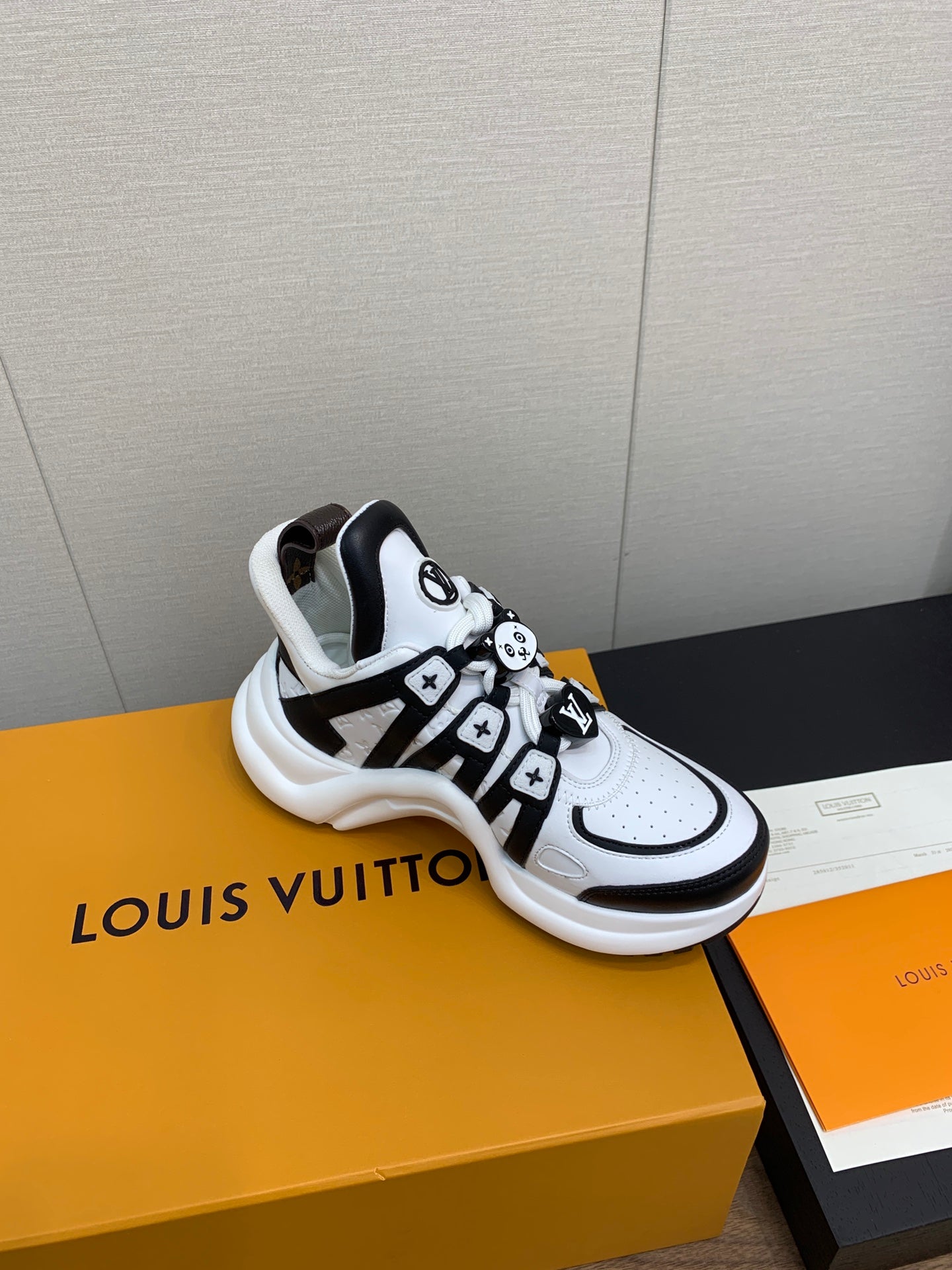 LV ARCHLIGHT SNEAKER BLACK MIX WHITE