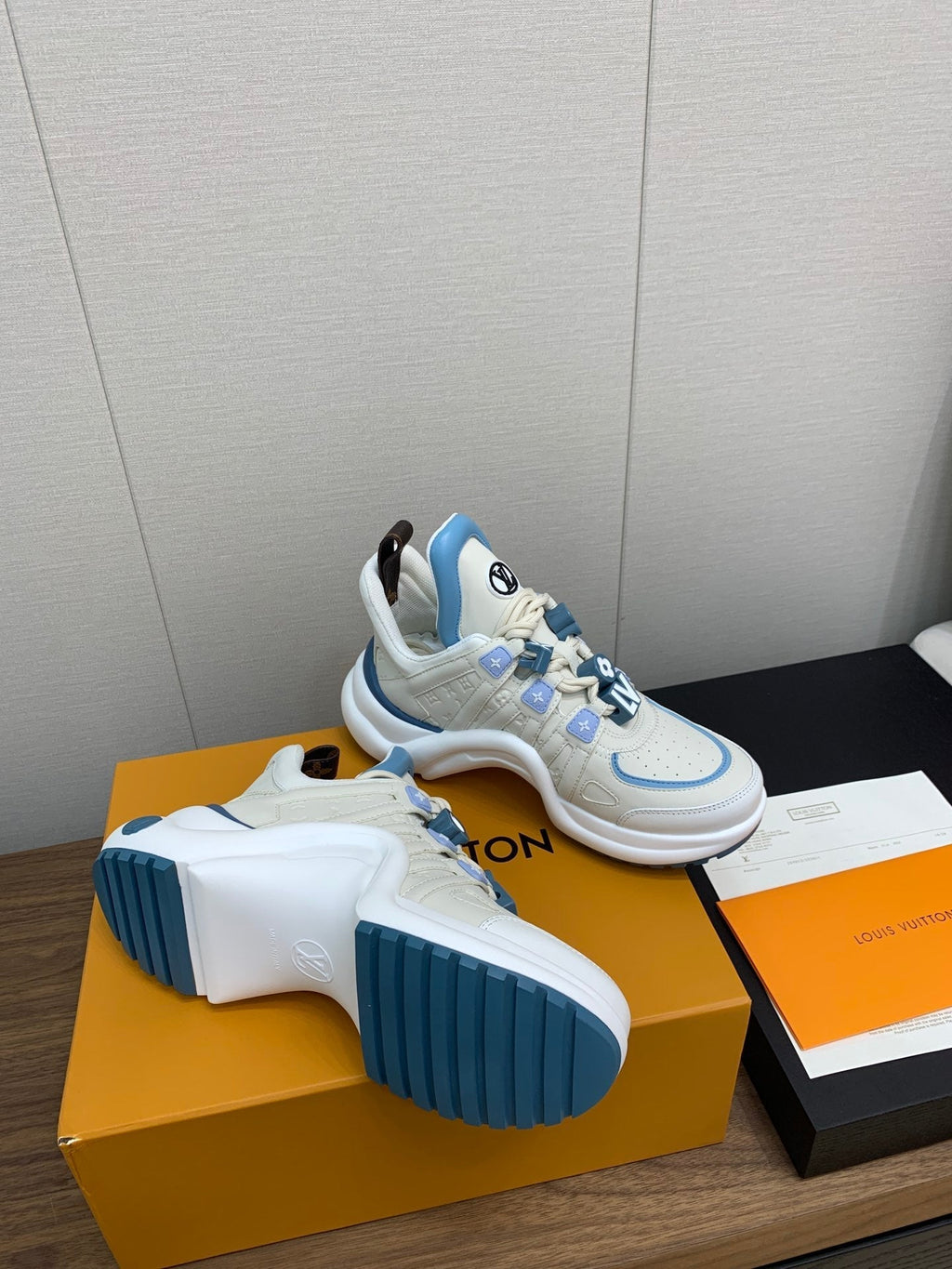 LV ARCHLIGHT SNEAKER BEIGE MIX COBALT BLUE CALFSKIN