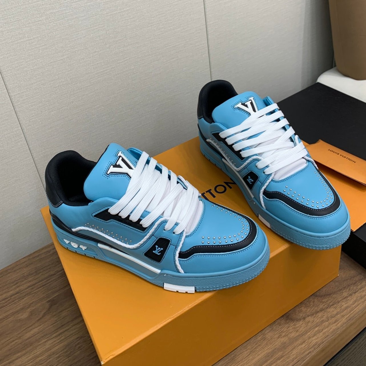 LV WOMEN'S TRAINER IN CERULEAN BLUE CALFSKIN