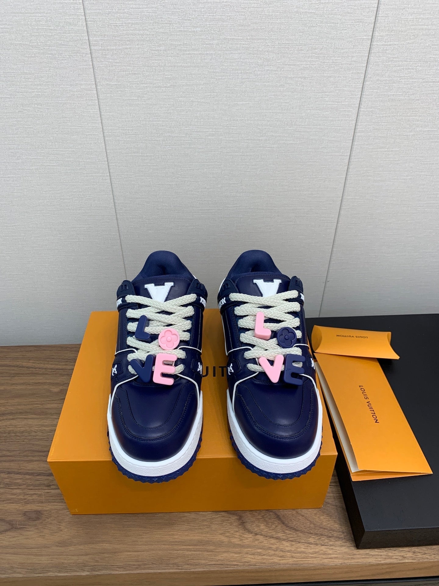 LV WOMEN'S TRAINER IN NAVY BLUE CALFSKIN