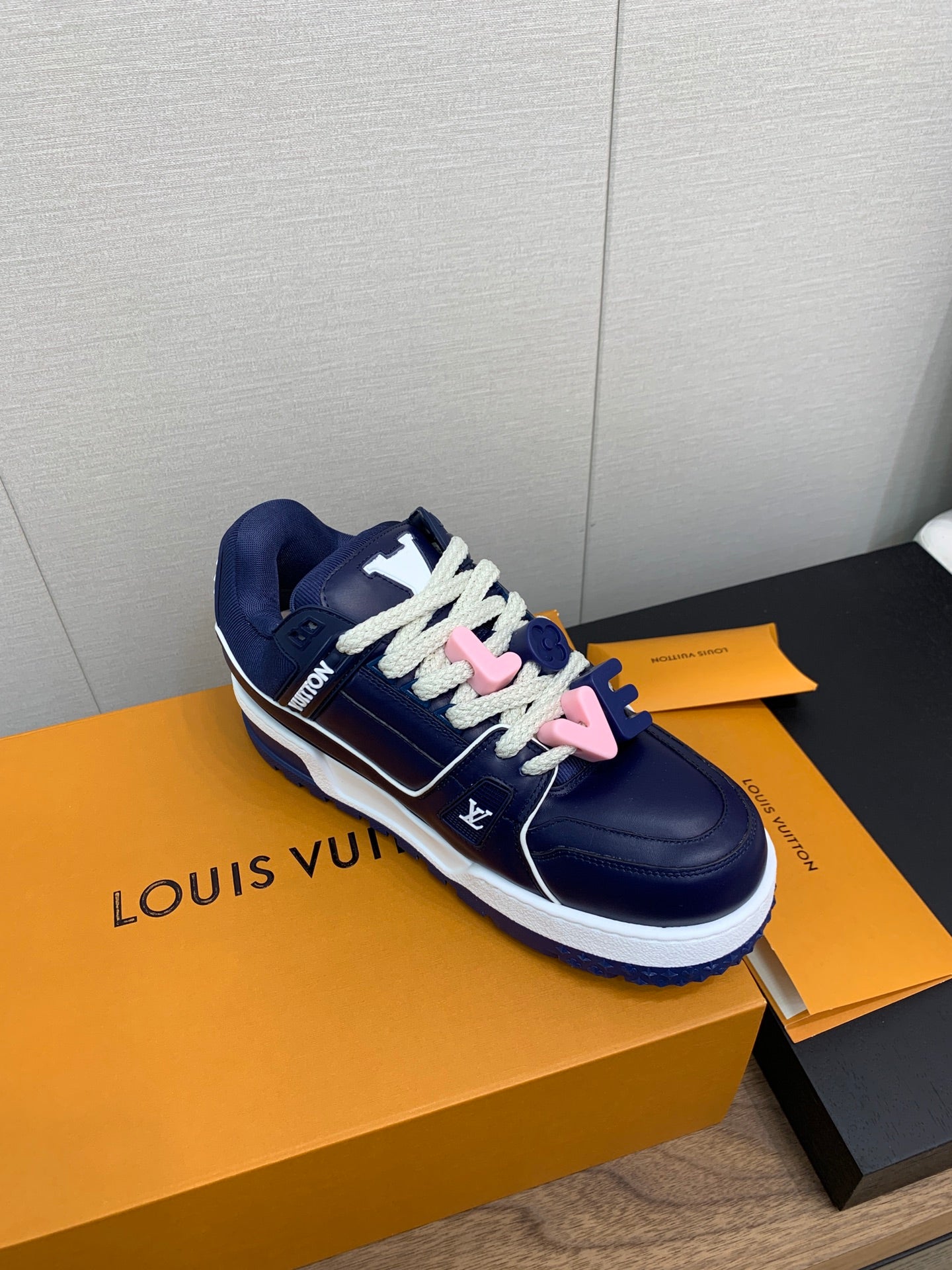 LV WOMEN'S TRAINER IN NAVY BLUE CALFSKIN