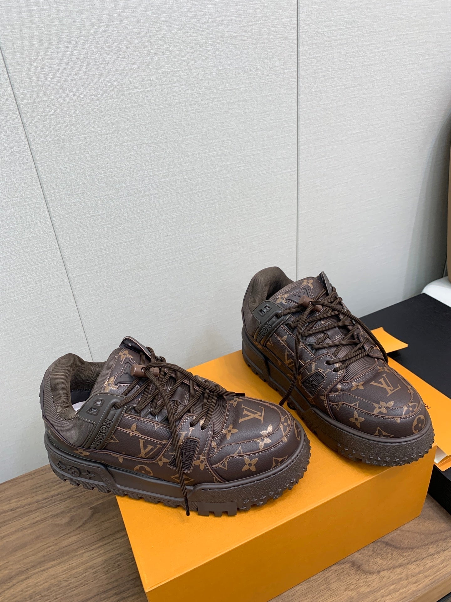LV TRAINER IN CHOCOLATE BROWN MONOGRAM CALFSKIN