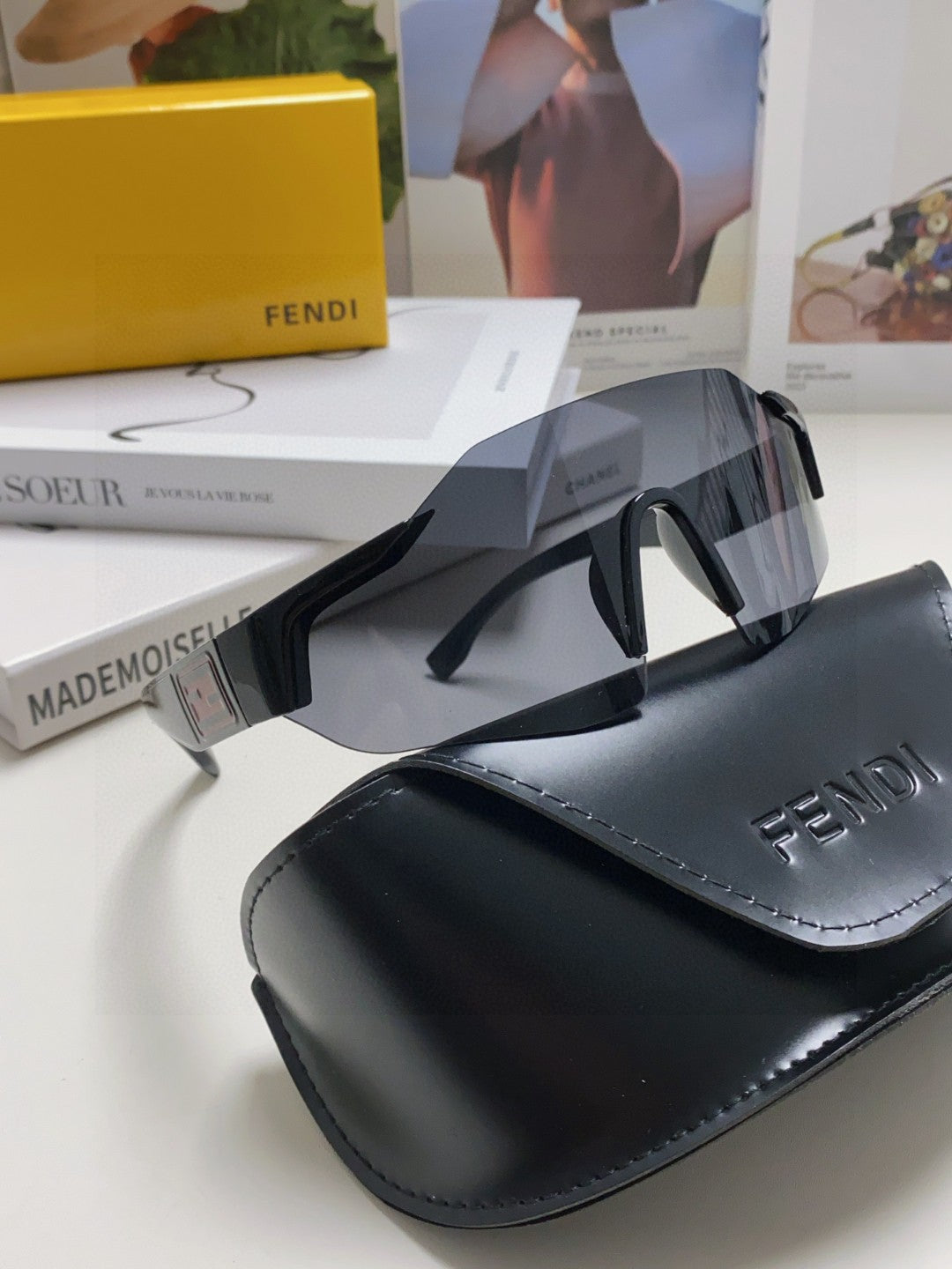 FF SQUARED VISOR FRAME SUNGLASSES 557144 IN ACETATE