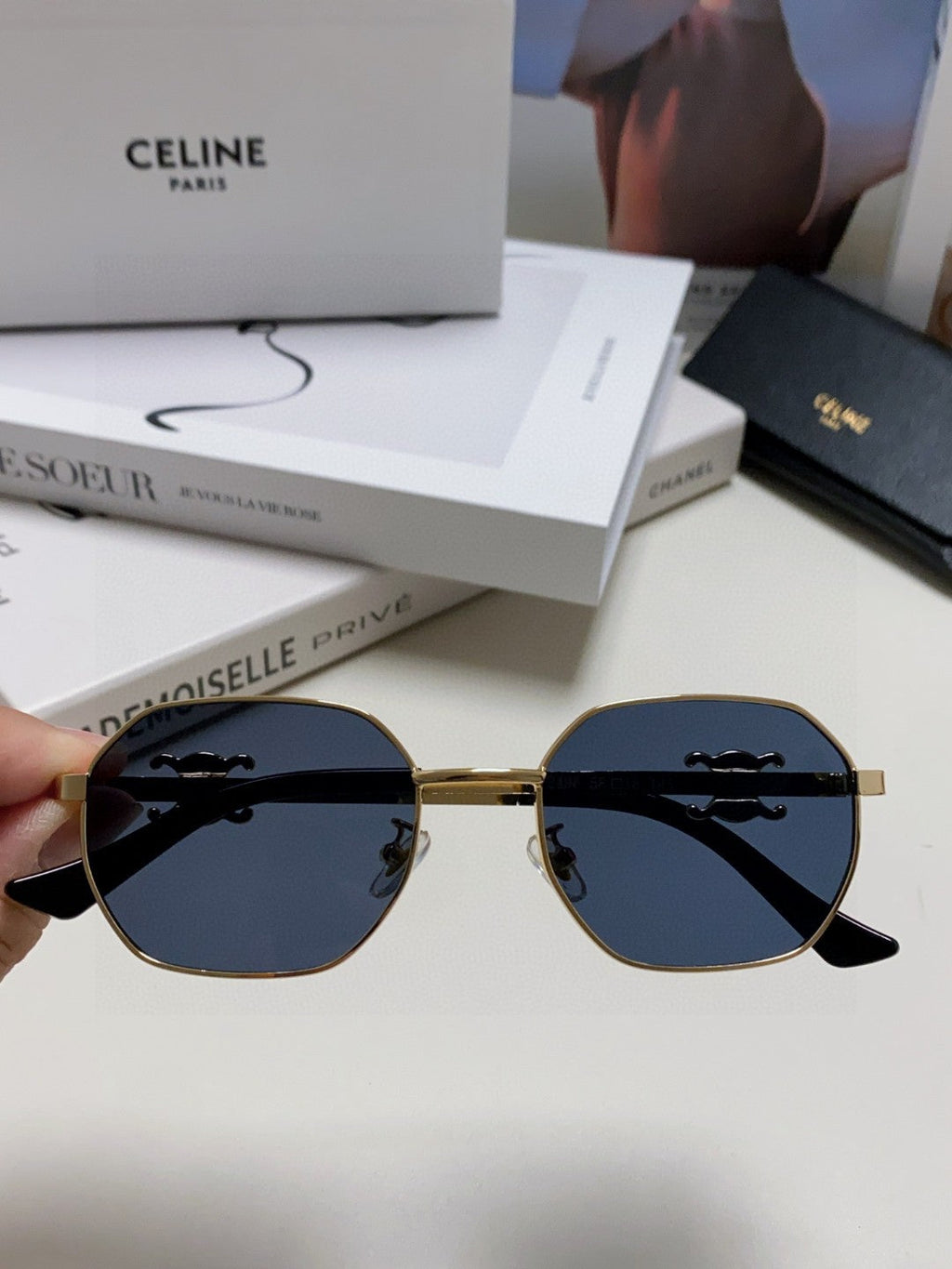 TRIOMPHE SUNGLASS 497823 IN GOLD METAL BLACK LENSES