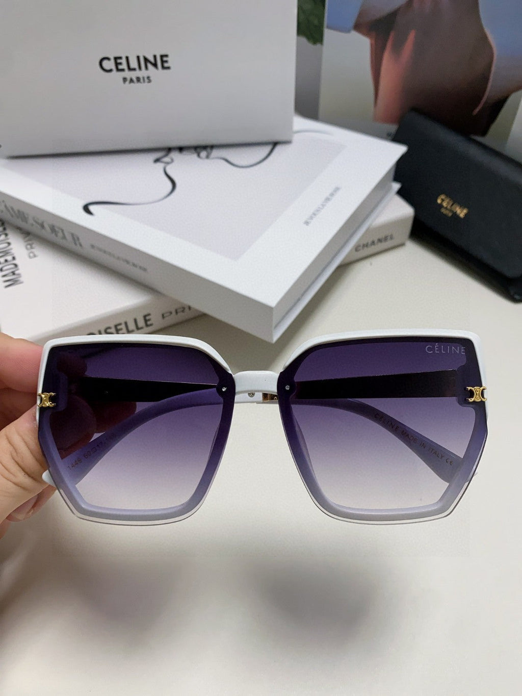 TRIOMPHE SUNGLASS 497829 IN WHITE ACETATE EMBOSSED LOGO