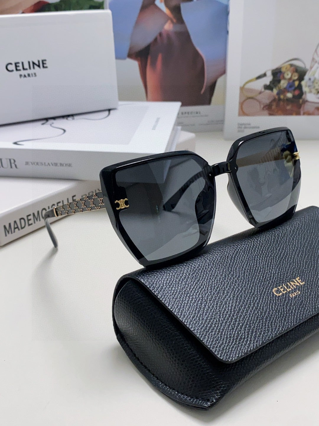 TRIOMPHE SUNGLASS 497831 IN BLACK ACETATE EMBOSSED LOGO