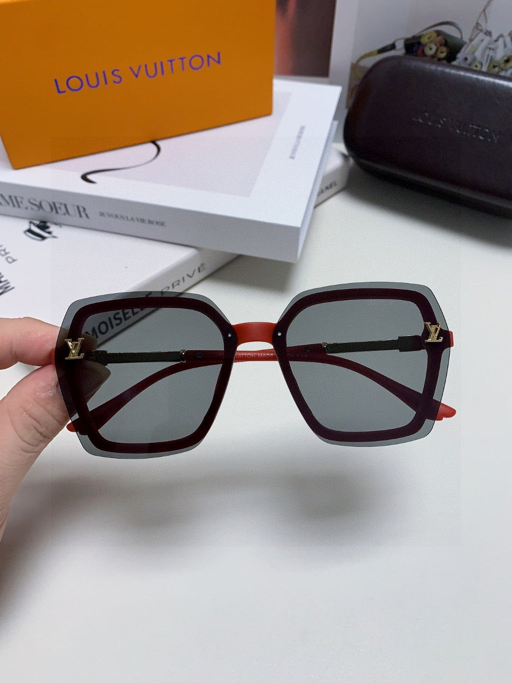 SQUARE SUNGLASSES 581355 IN RED ACETATE GREY LENSES