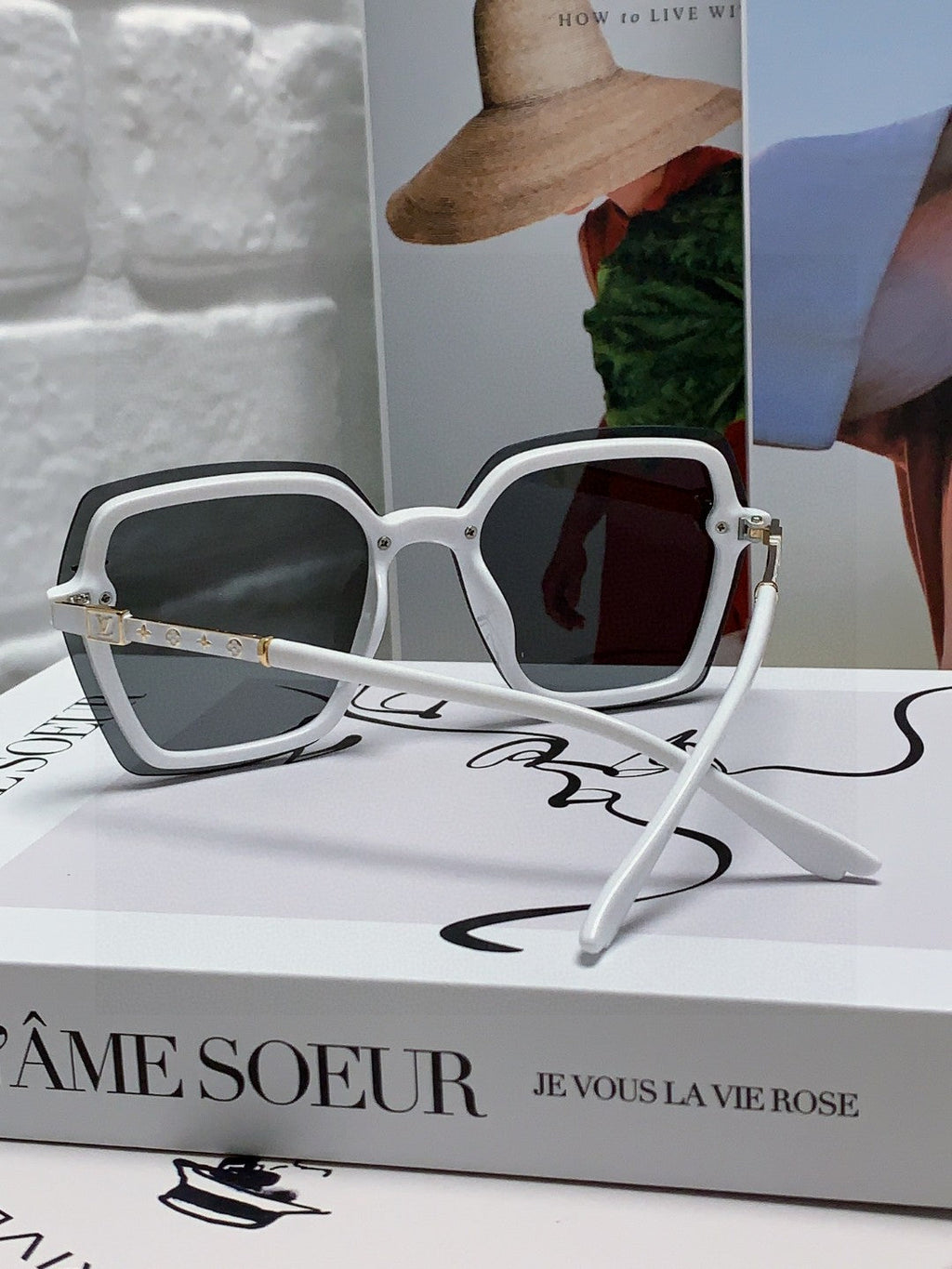 SQUARE SUNGLASSES 581356 IN WHITE ACETATE GREY LENSES