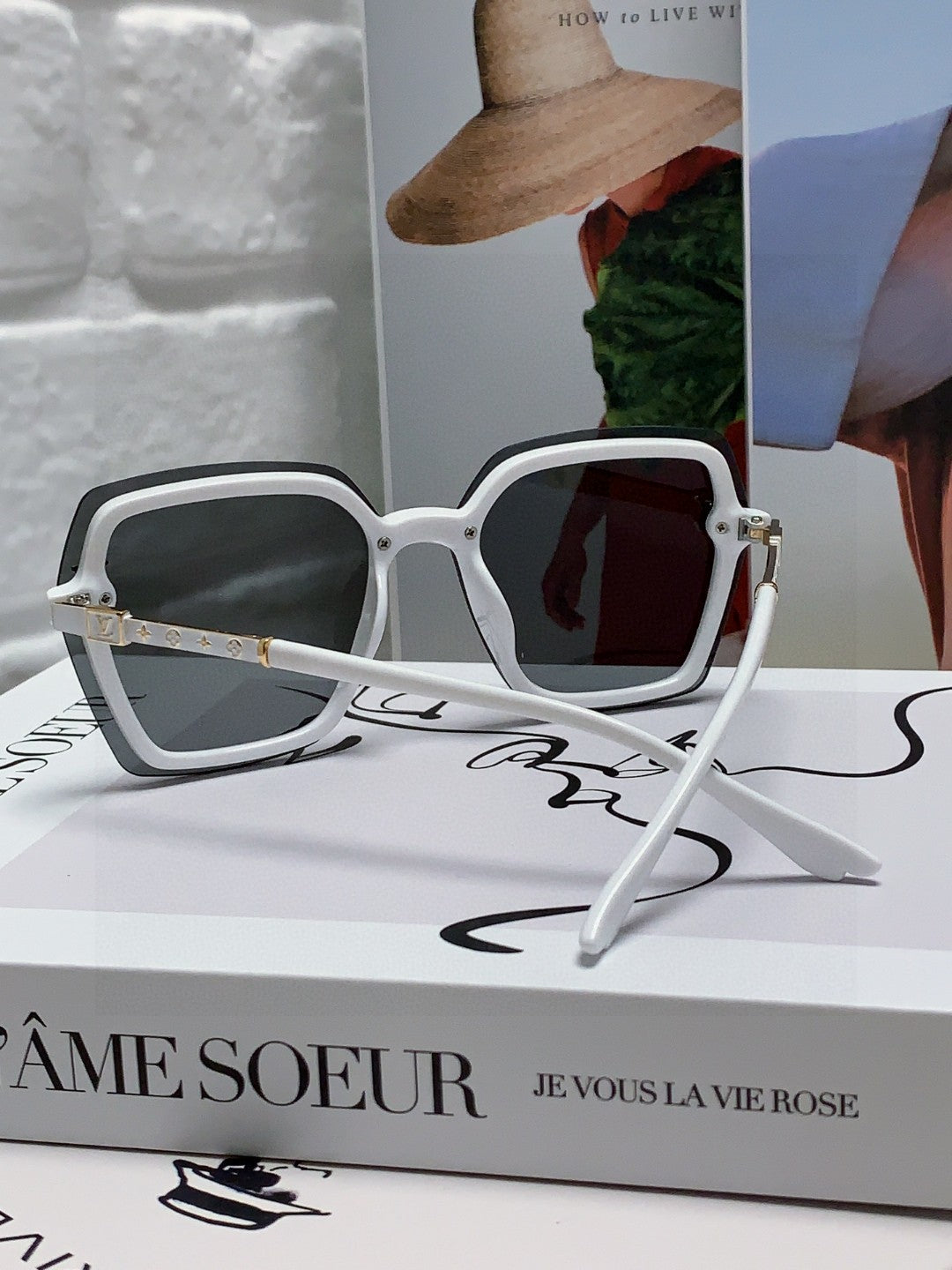 SQUARE SUNGLASSES 581356 IN WHITE ACETATE GREY LENSES