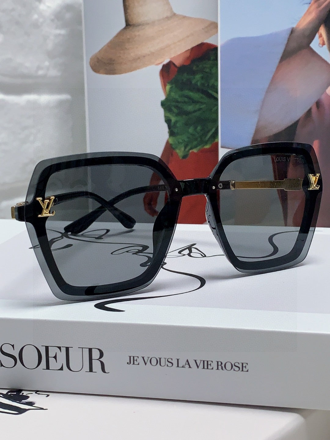 SQUARE SUNGLASSES 581357 IN BLACK ACETATE