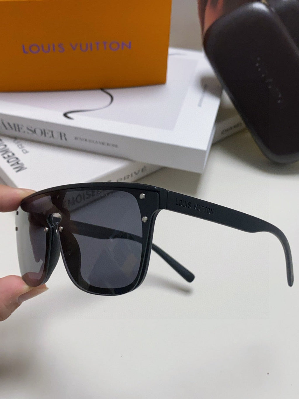 WAIMEA SUNGLASSES 581360 IN BLACK ACETATE