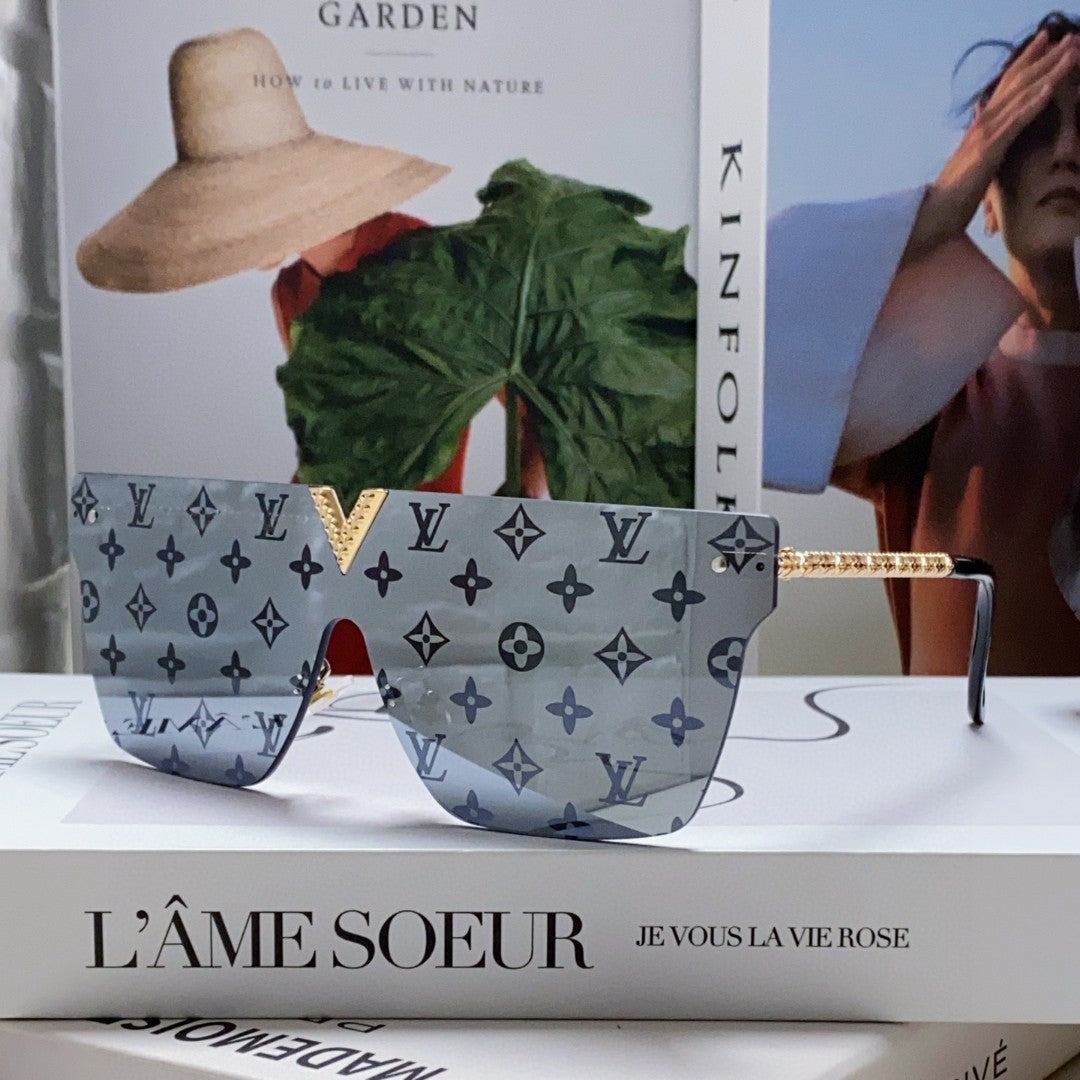 SQUARE SUNGLASS 581371 IN GOLD METAL MONOGRAM ON LENS