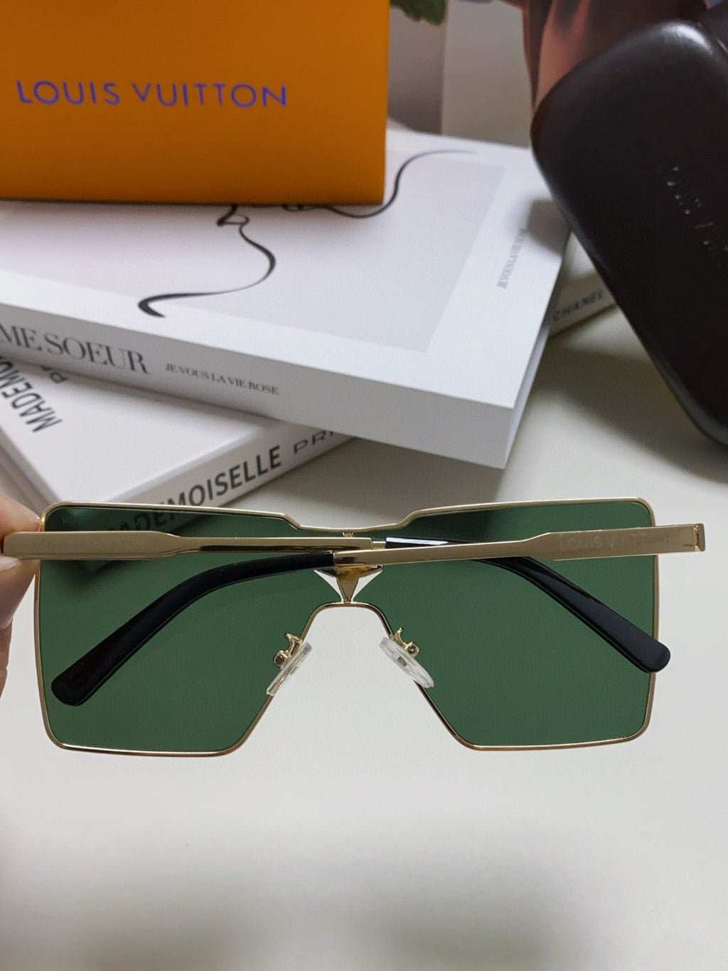 CYCLONE SUNGLASS 581373 IN GOLD METAL DARK GREEN LENSES
