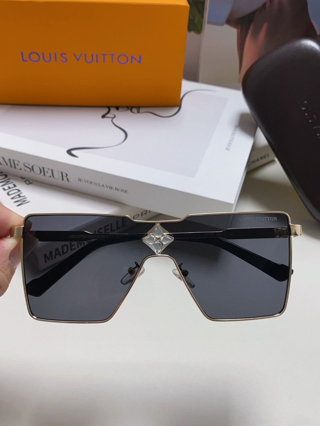 CYCLONE SUNGLASS Z1700U IN GOLD METAL BLACK LENSES