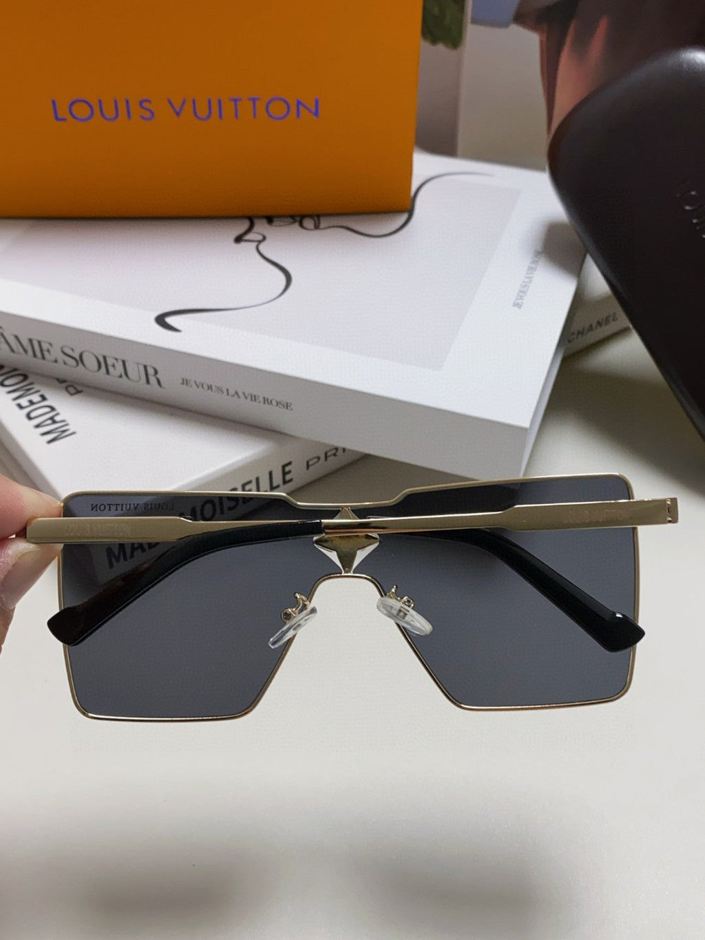 CYCLONE SUNGLASS Z1700U IN GOLD METAL BLACK LENSES