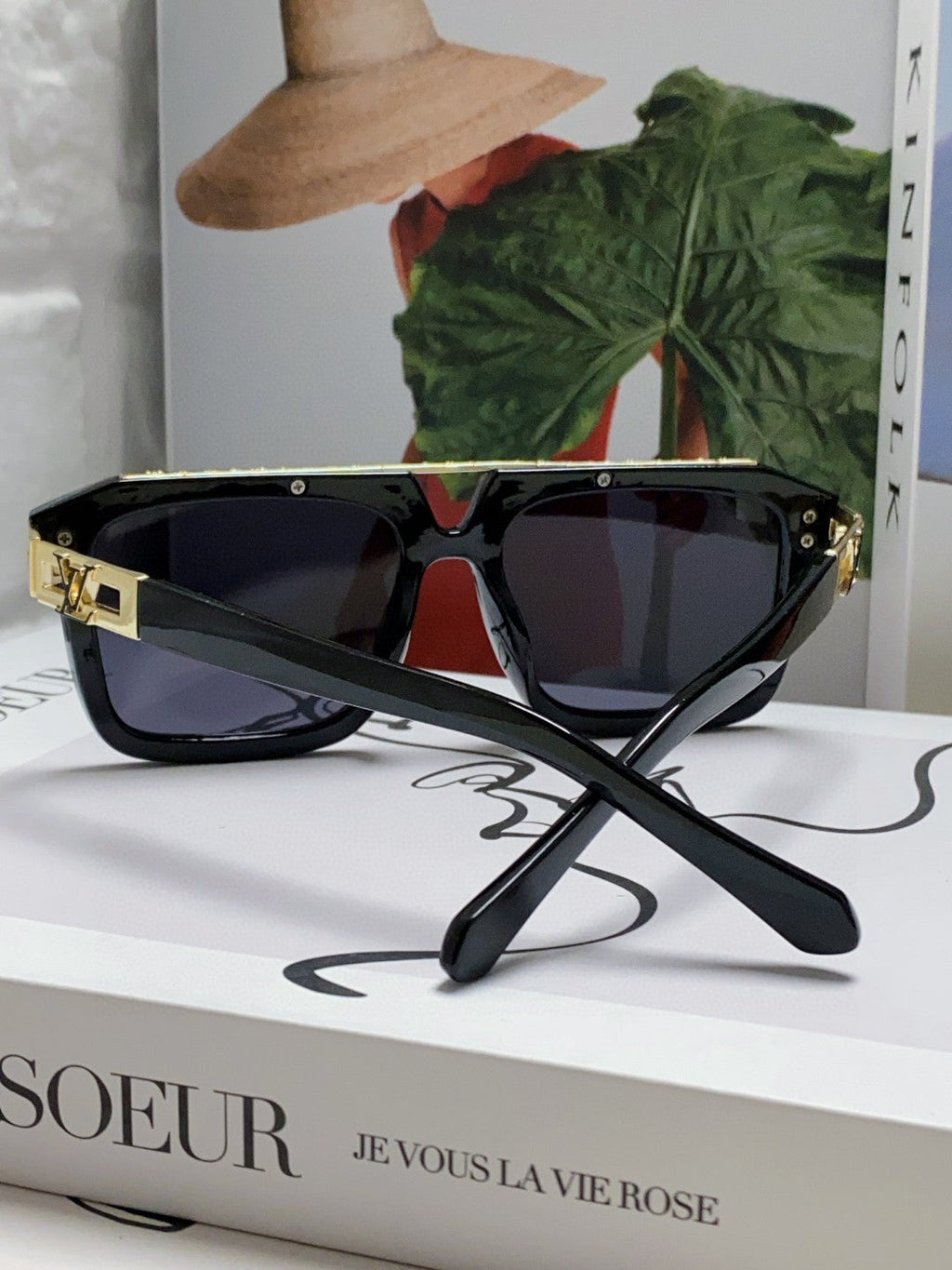 MASCOT PILOT SQUARE SUNGLASS 581378 IN BLACK ACETATE GOLD METAL