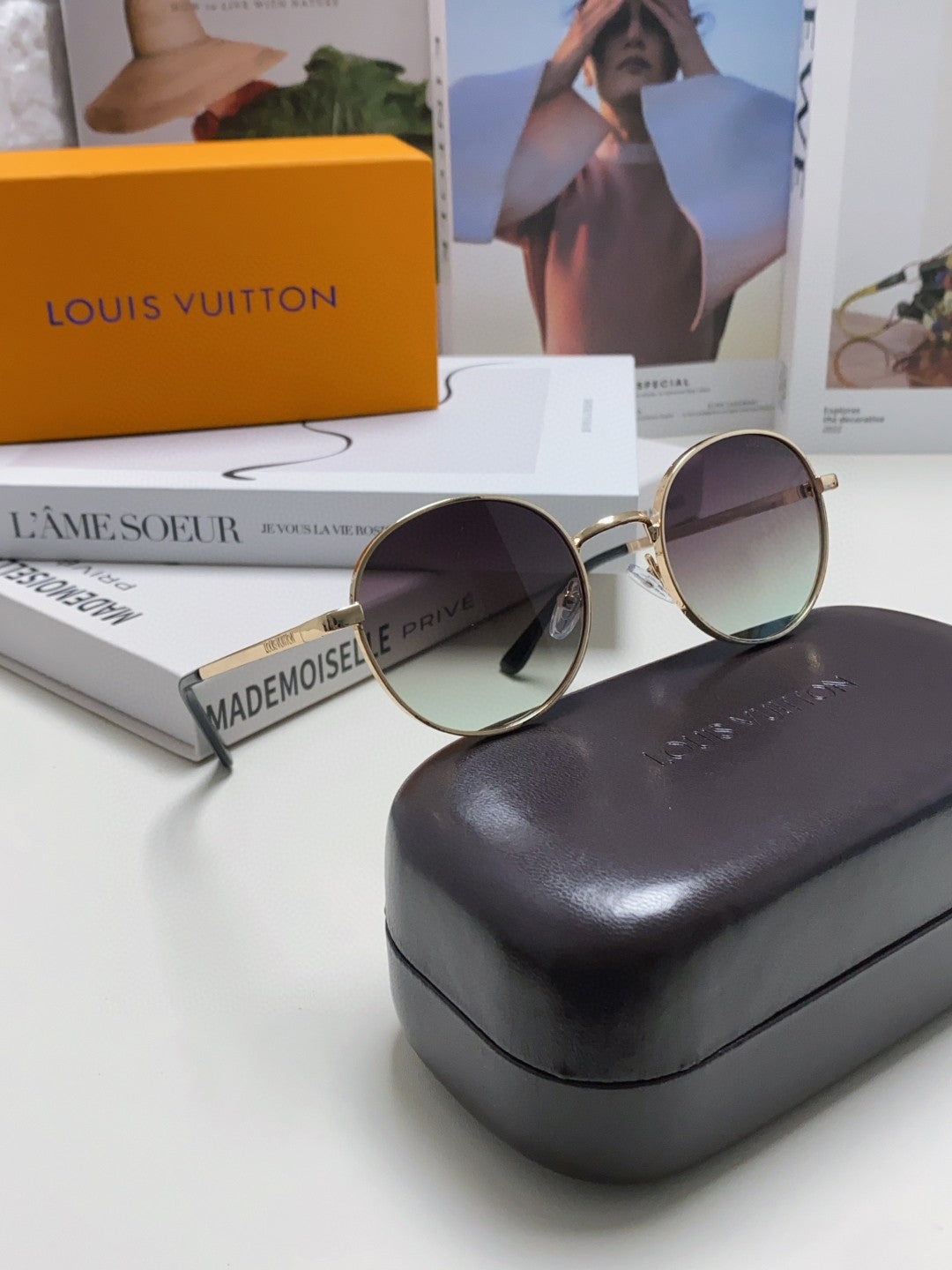 SIGNATURE ROUND SUNGLASS 581381 IN GOLD METAL GREY SMOKE LENSES
