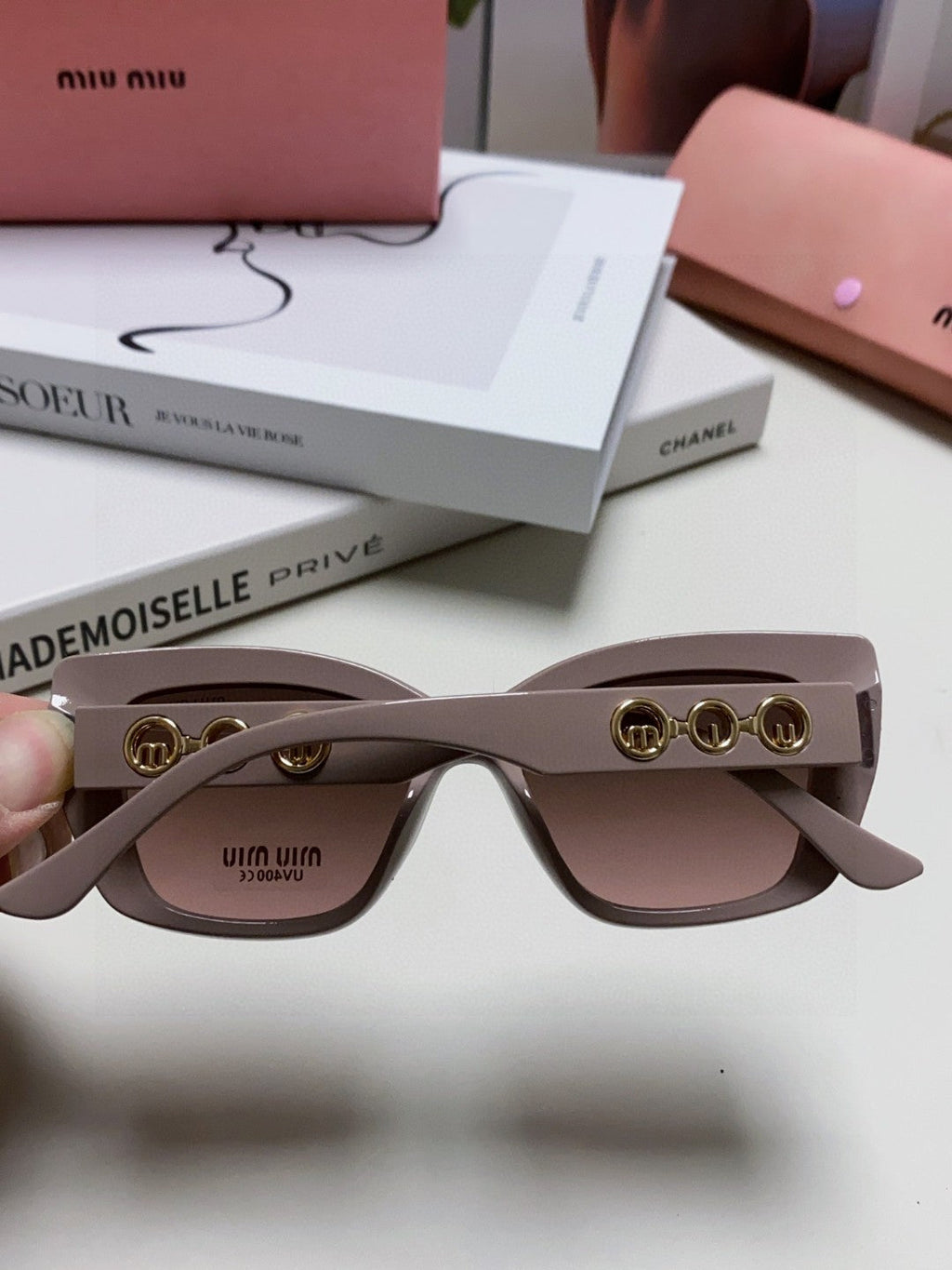 LOGO CAT EYE SUNGLASSES 513003 IN NUDE ACETATE