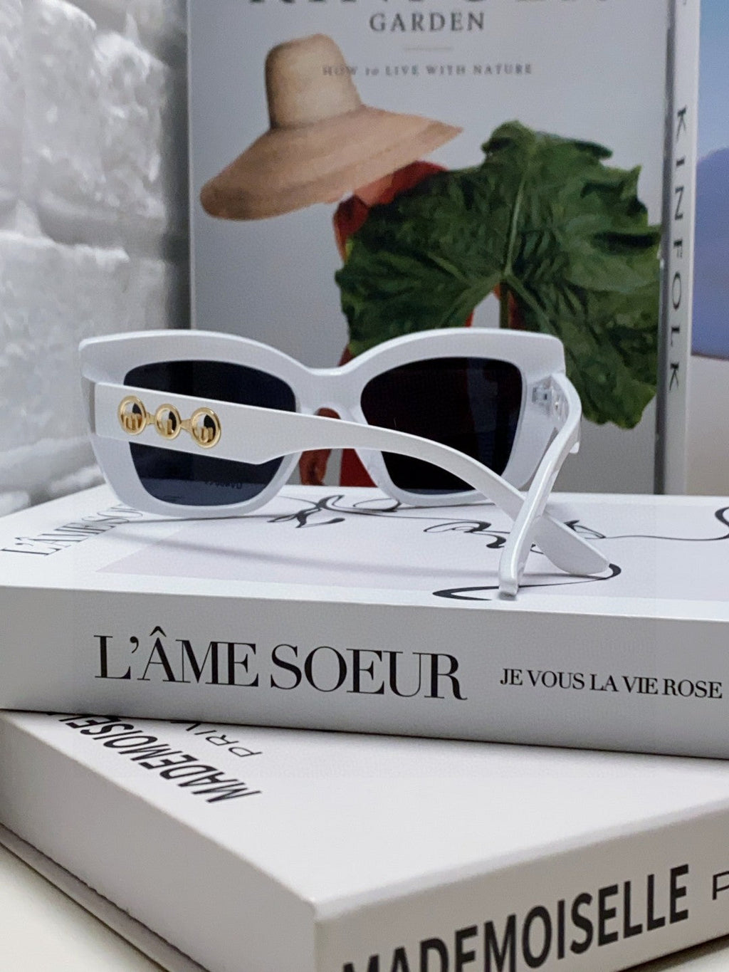 LOGO CAT EYE SUNGLASSES 513004 IN WHITE ACETATE