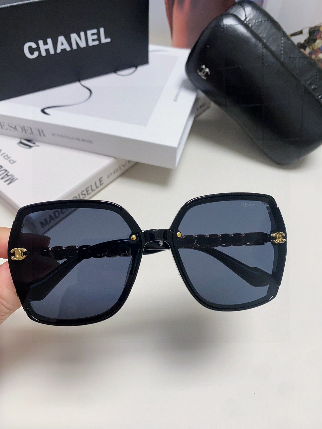 SQUARE SUNGLASSES 632876 IN BLACK ACETATE