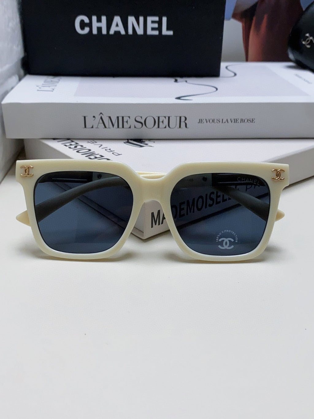 SQUARE SUNGLASSES 632878 IN WHITE ACETATE