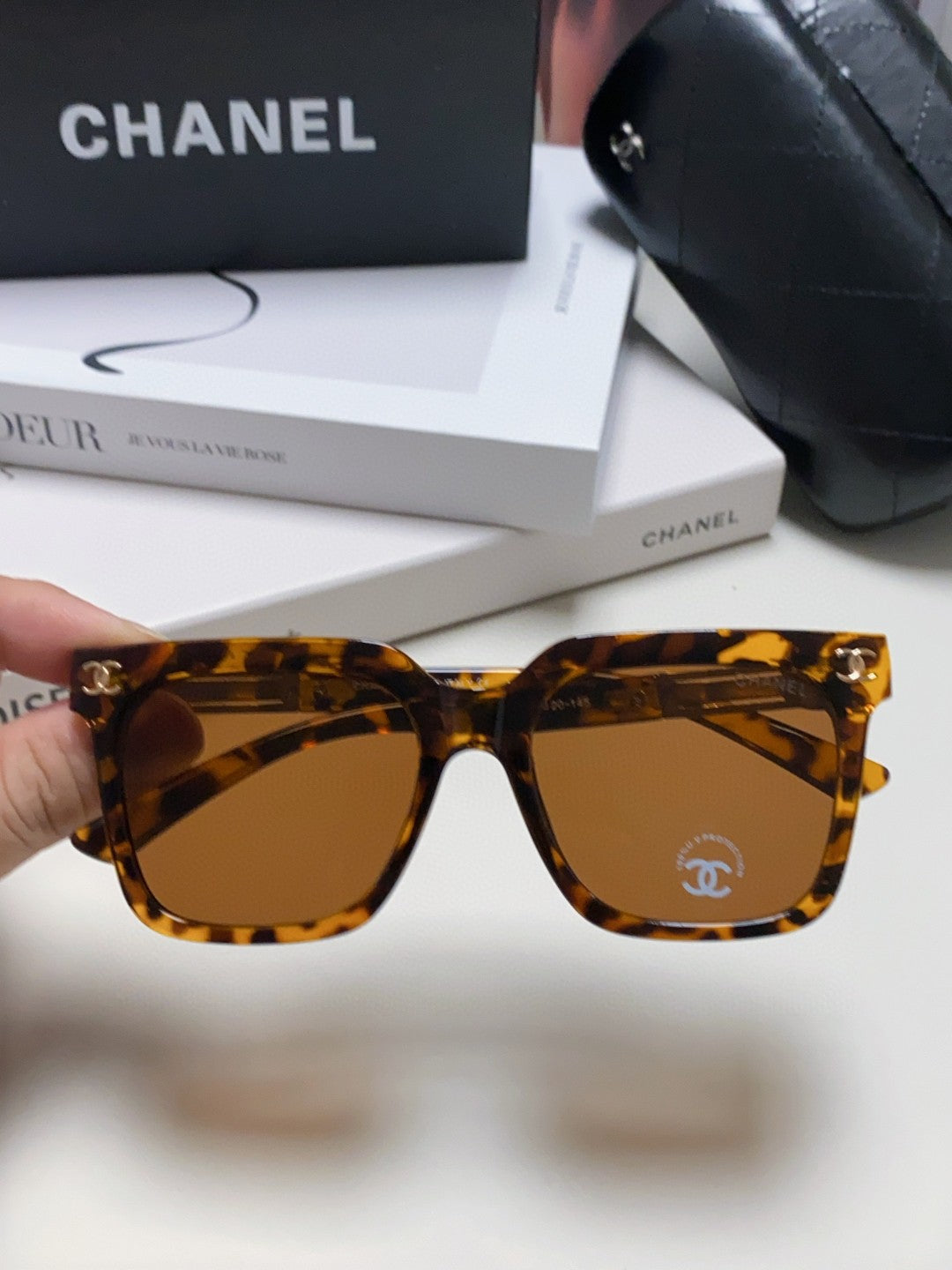 SQUARE SUNGLASSES 632879 IN HAVANA ACETATE