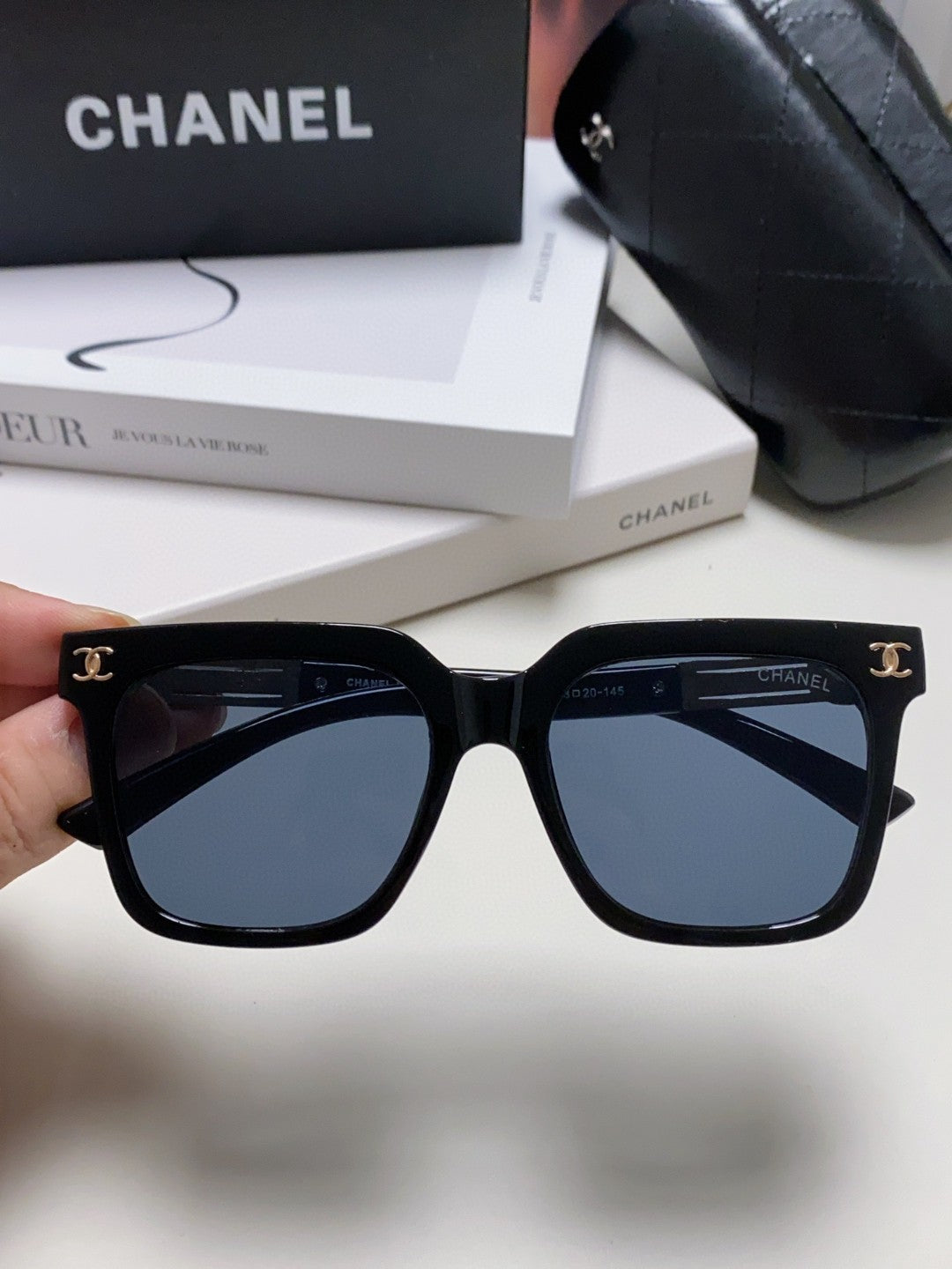 SQUARE SUNGLASSES 632880 IN BLACK ACETATE