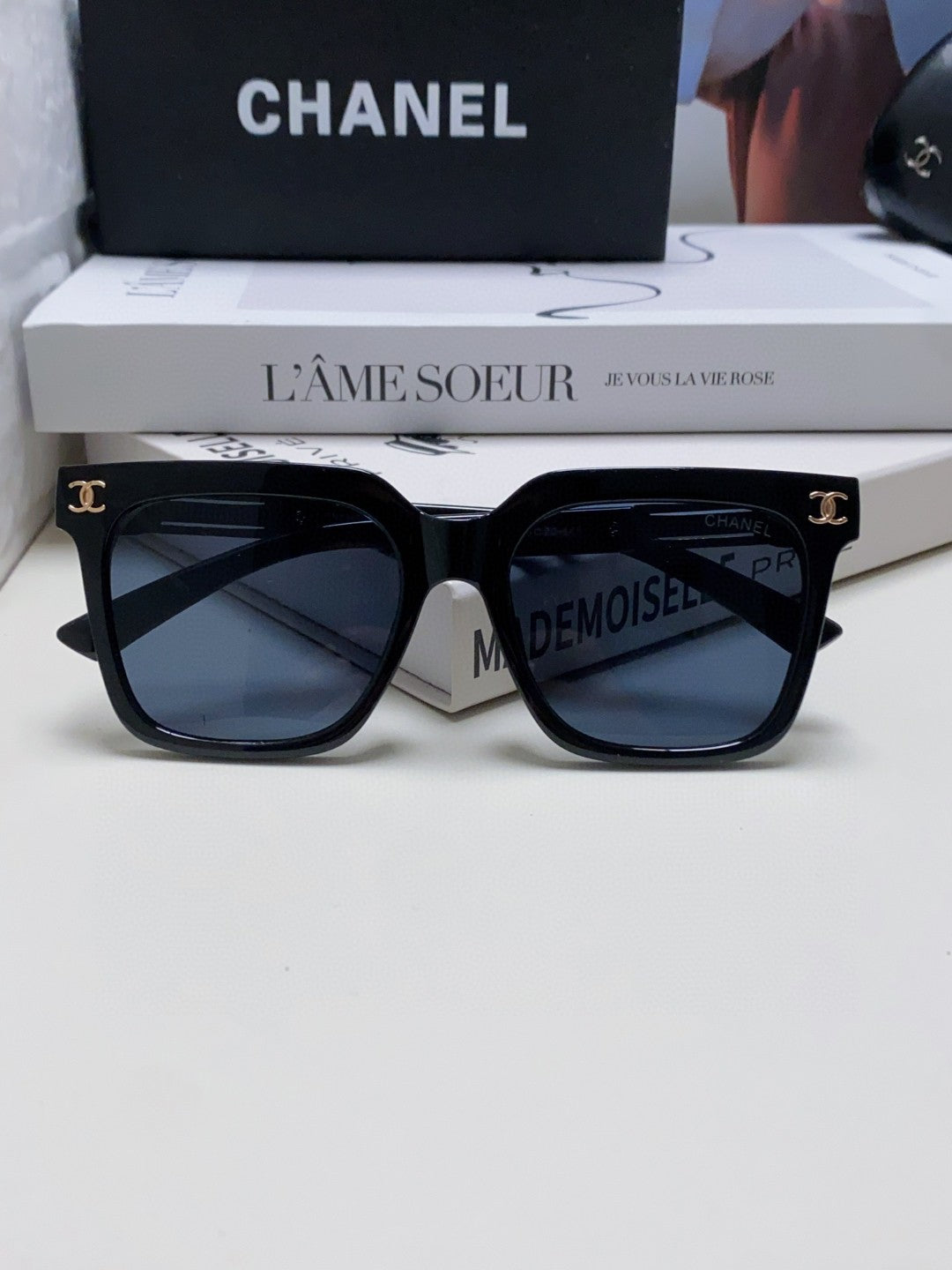 SQUARE SUNGLASSES 632880 IN BLACK ACETATE