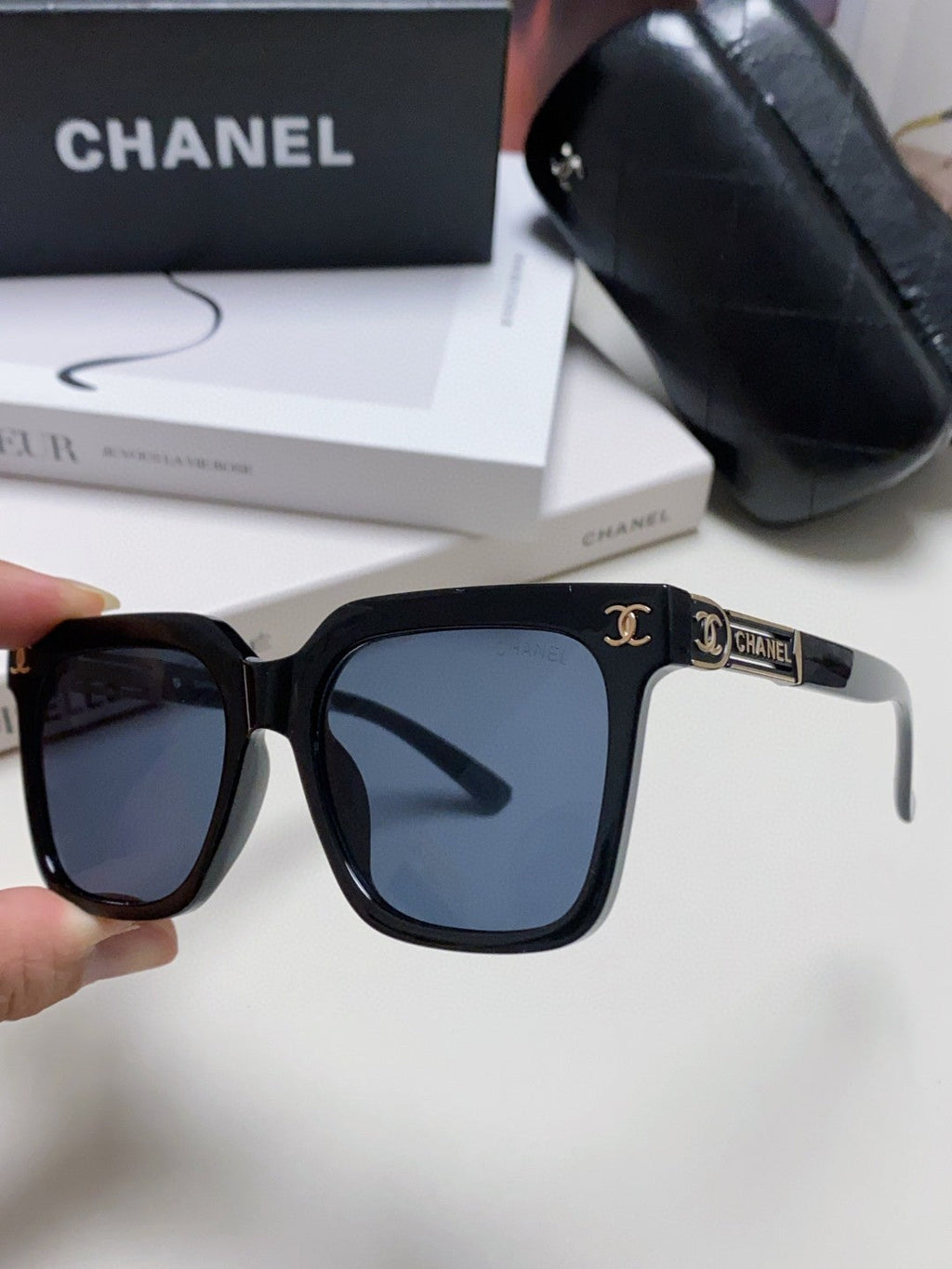 SQUARE SUNGLASSES 632880 IN BLACK ACETATE