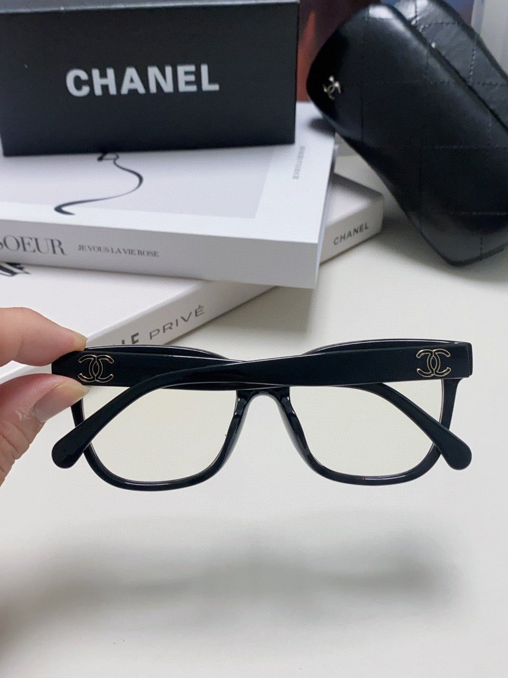 SQUARE SUNGLASSES 632890 IN BLACK ACETATE