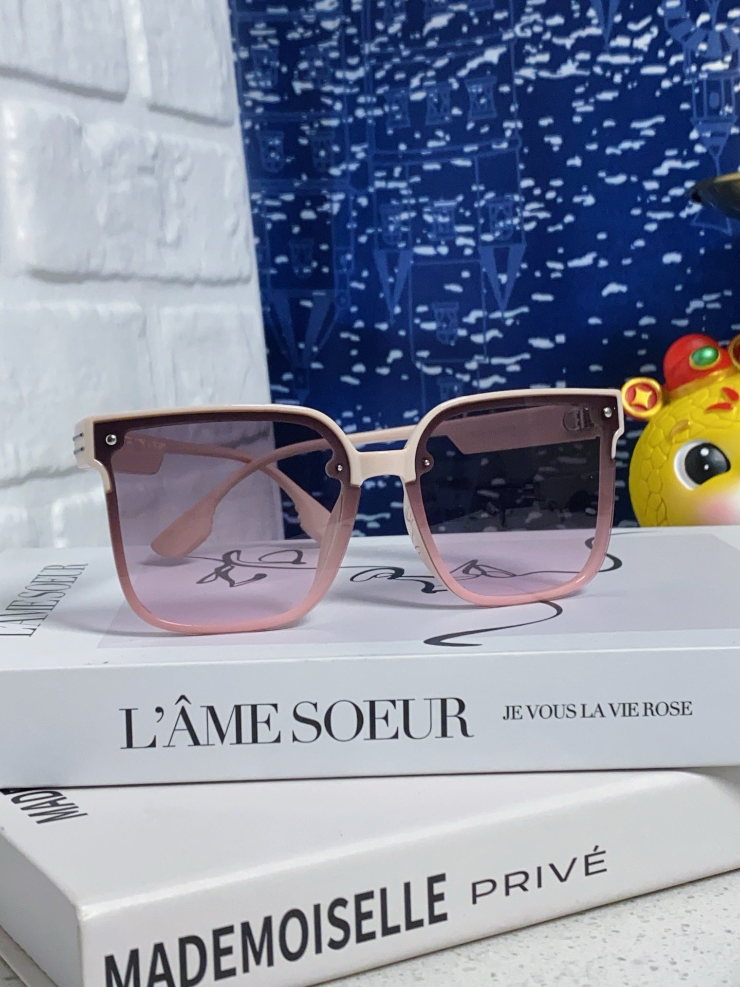 MONTAIGNE SUNGLASS 560859 IN BEIGE ACETATE PINK SMOKE LENSES