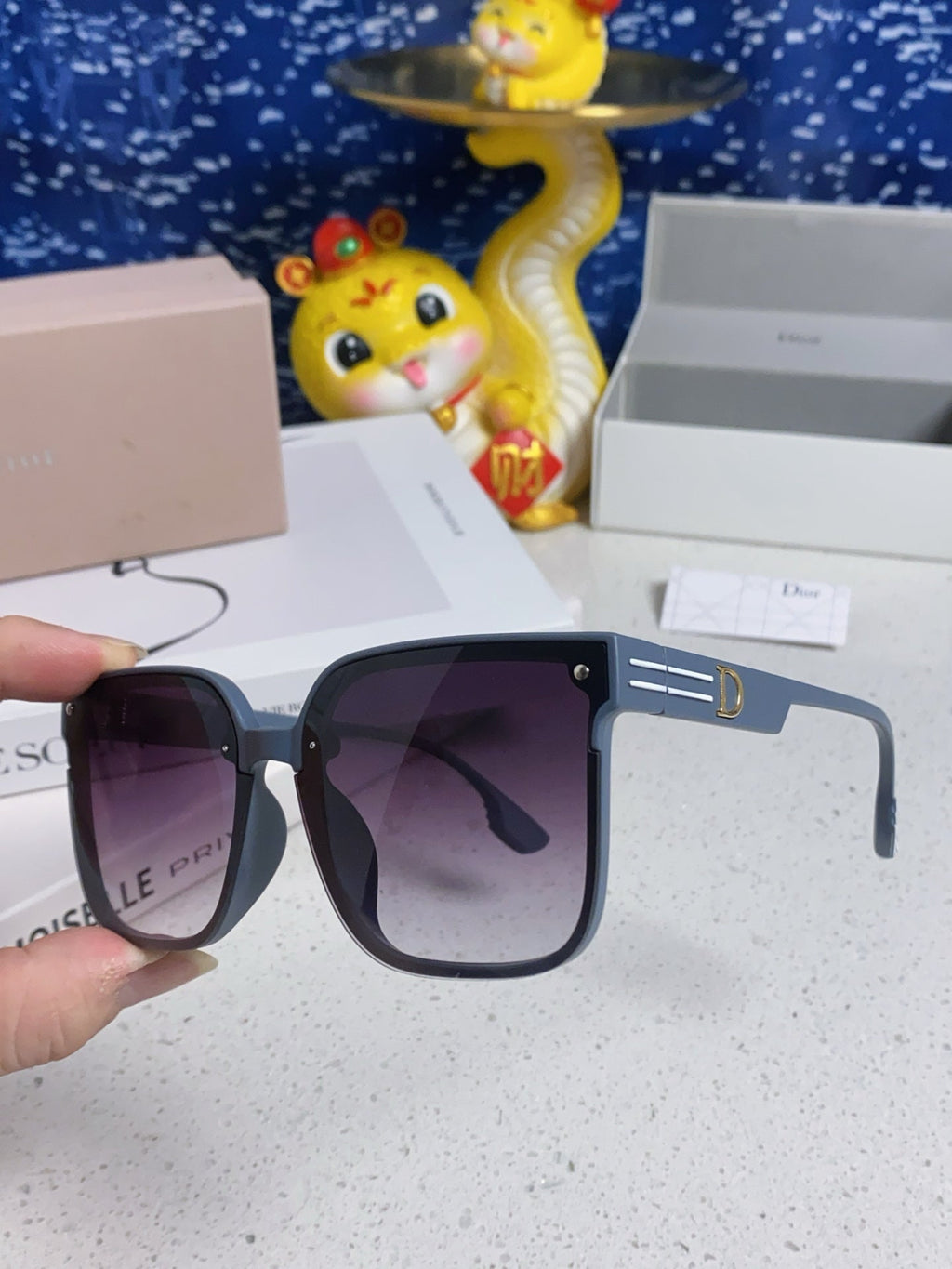 MONTAIGNE SUNGLASS 560861 IN TAN BLUE ACETATE