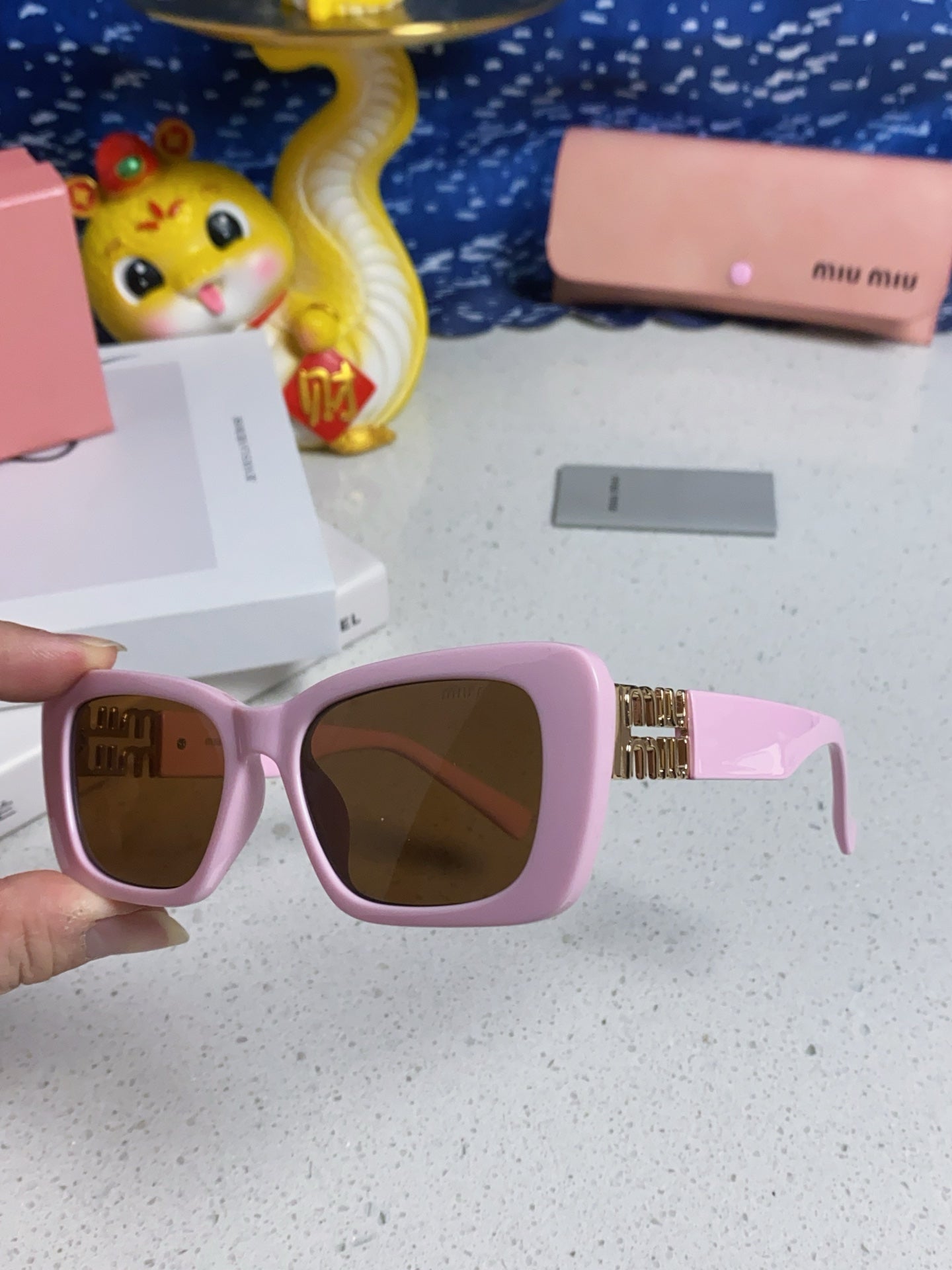 GLIMPSE SUNGLASSES 558345 IN PINK ACETATE GOLD EMBOSSED LOGO