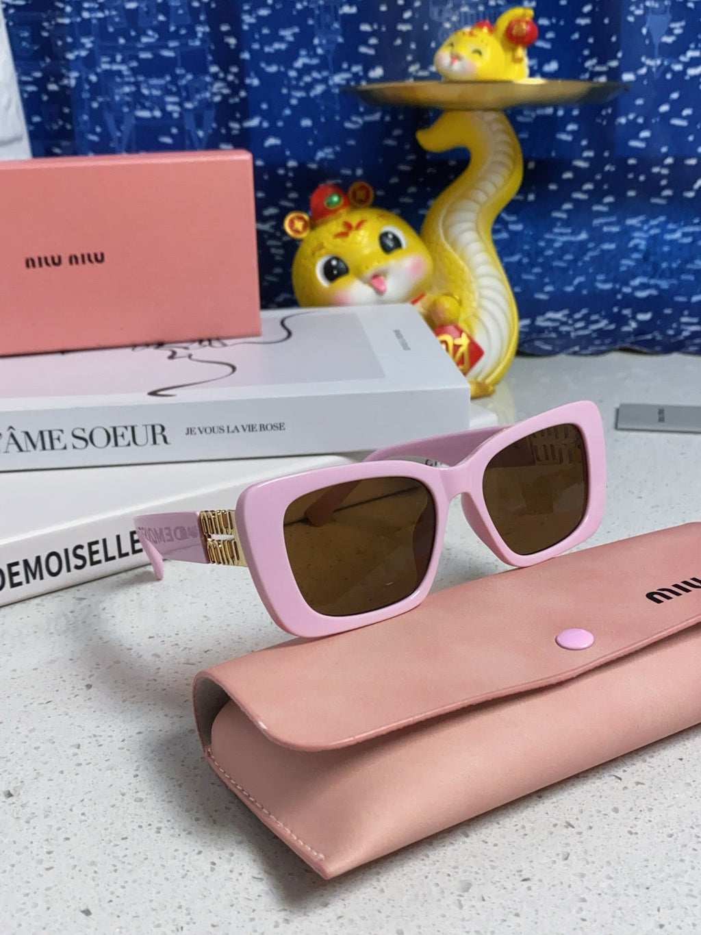 GLIMPSE SUNGLASSES 558345 IN PINK ACETATE GOLD EMBOSSED LOGO