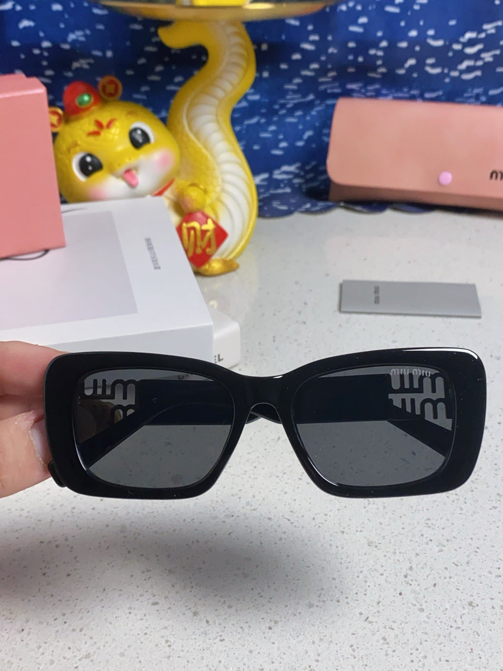 GLIMPSE SUNGLASSES 558348 IN BLACK ACETATE GOLD EMBOSSED LOGO