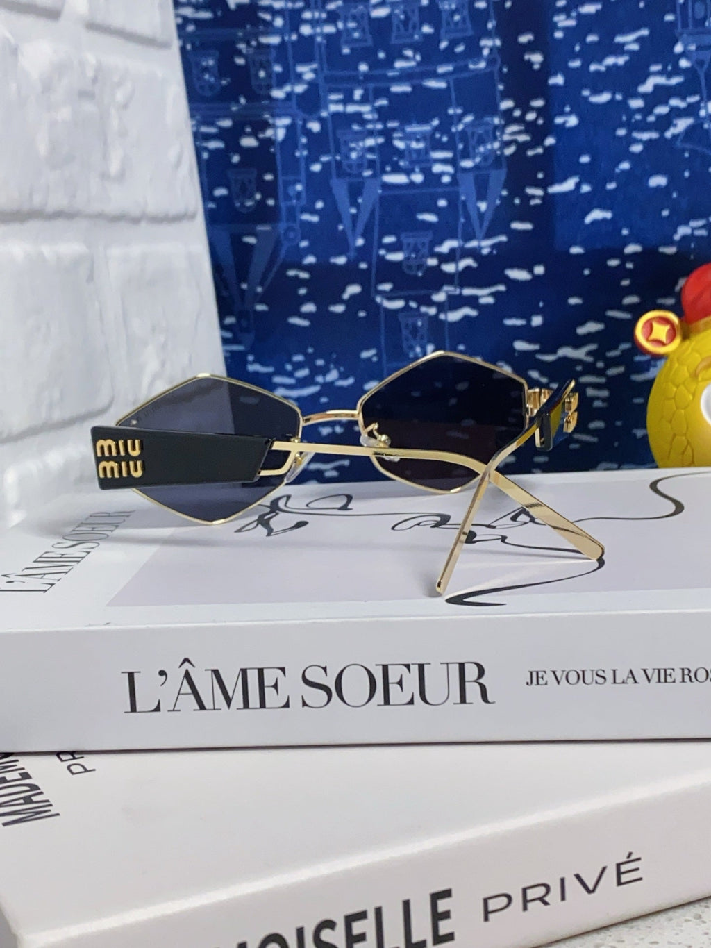 LOGO SUNGLASSES 560866 IN GOLD METAL BLACK LENS