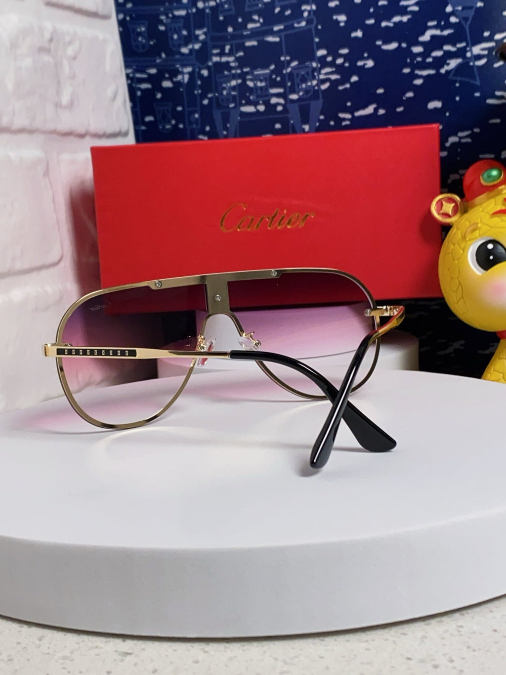 SIGNATURE AVIATOR FRAME SUNGLASSES  563238 IN METAL