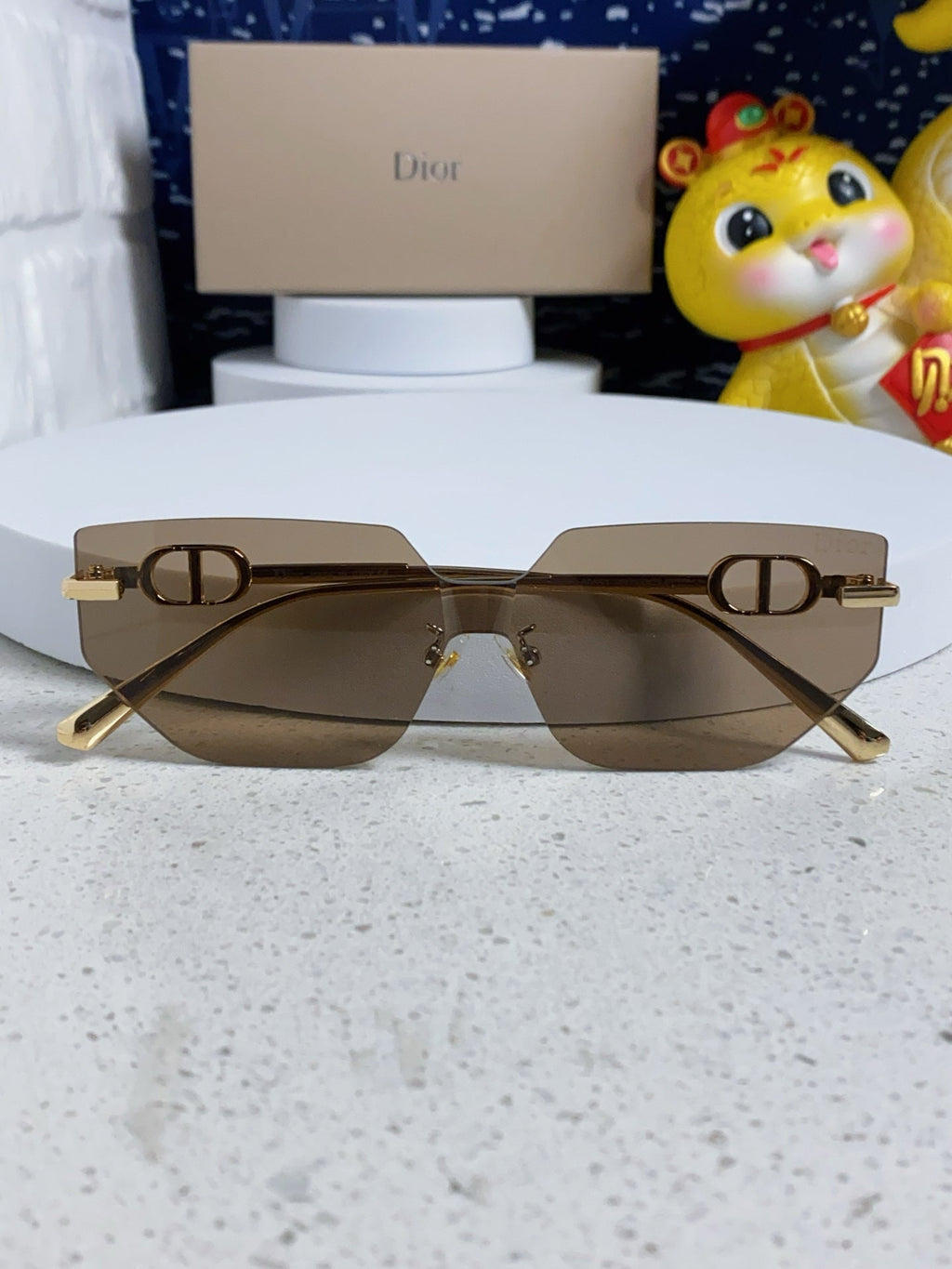 MONTAIGNE SUNGLASS 563193 IN GOLD METAL BROWN LENSES