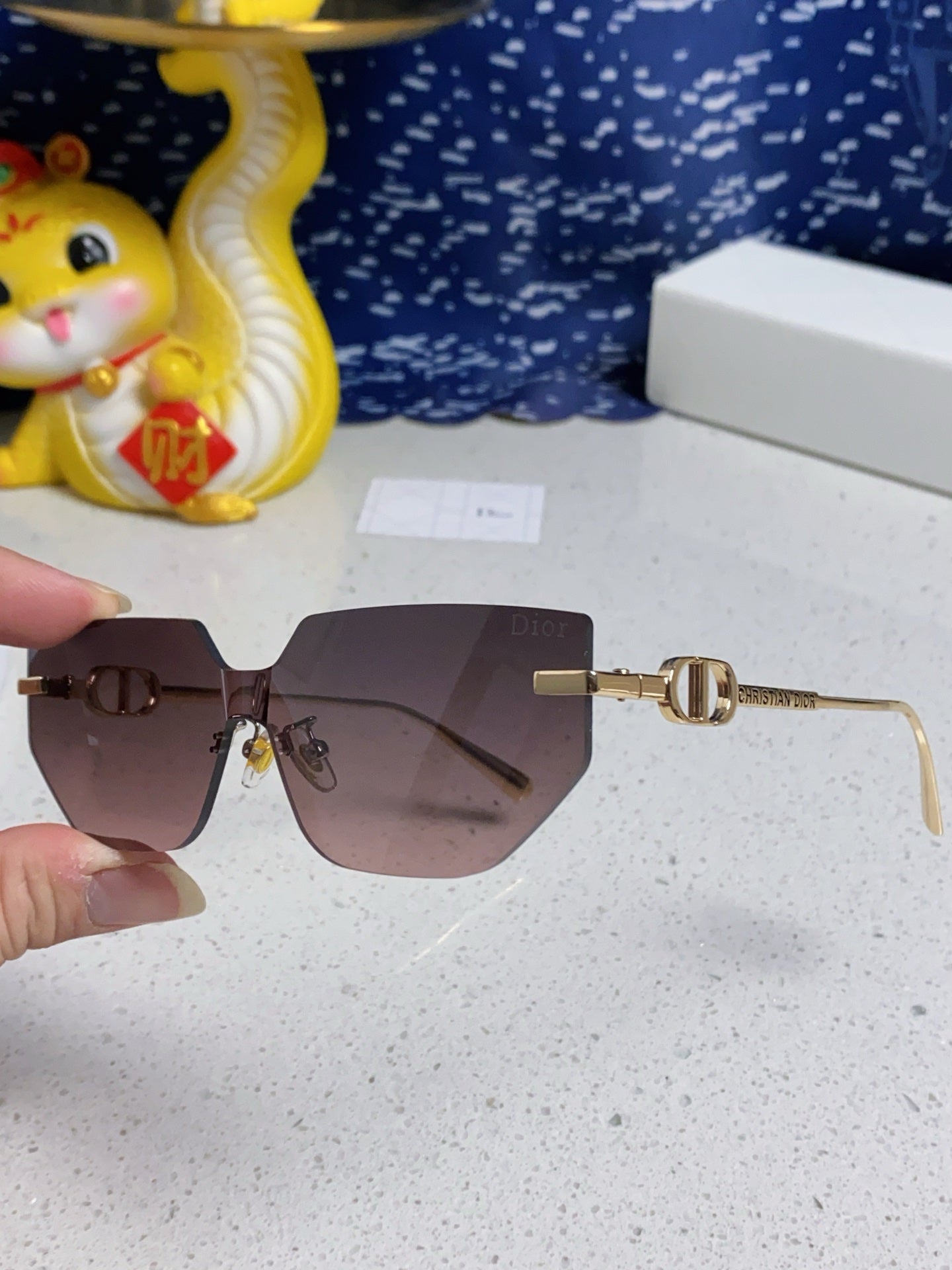 MONTAIGNE SUNGLASS 563192 IN GOLD METAL BROWN SMOKE LENSES