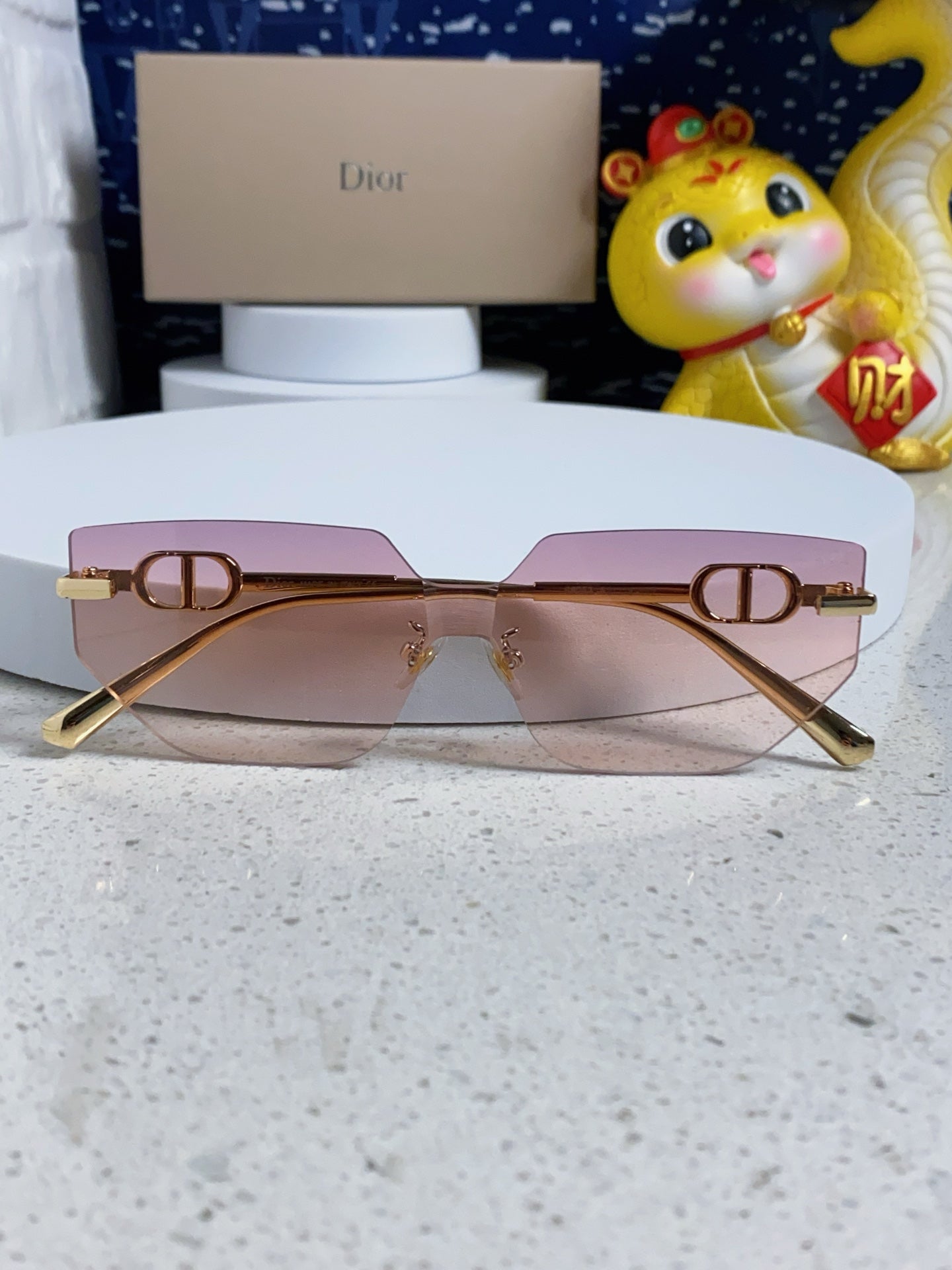 MONTAIGNE SUNGLASS 563191 IN GOLD METAL PINK SMOKE LENSES