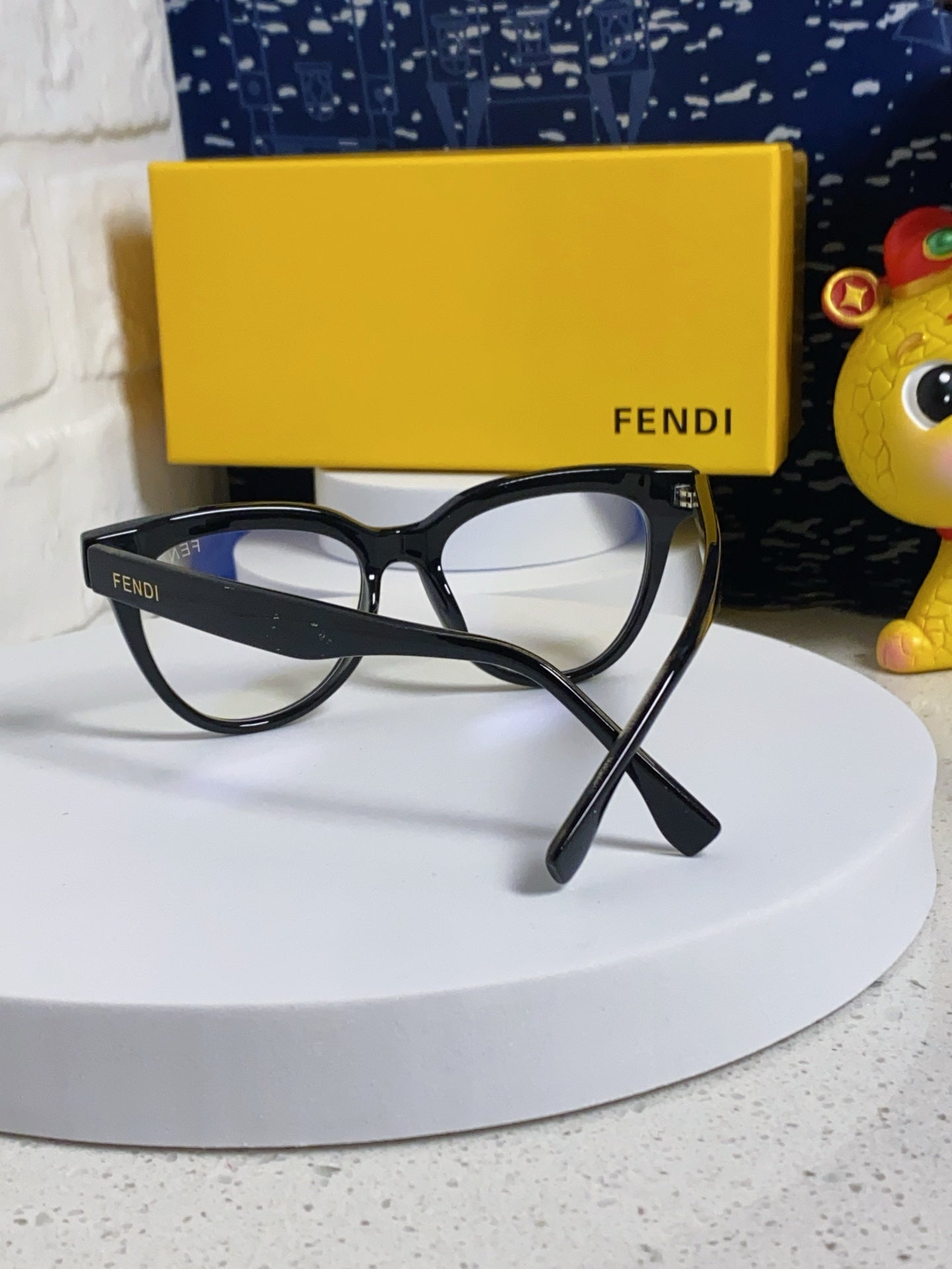 DIAGONAL ROUND FRAME SUNGLASSES 566718 IN ACETATE