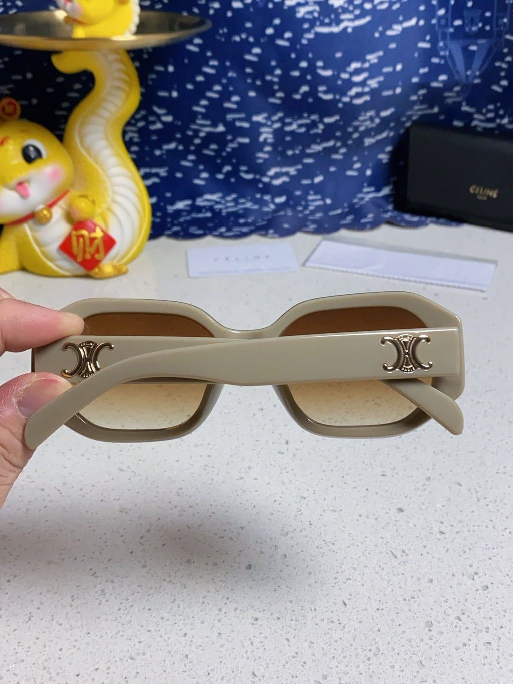 TRIOMPHE SQUARE SUNGLASS 566741 IN IVORY ACETATE