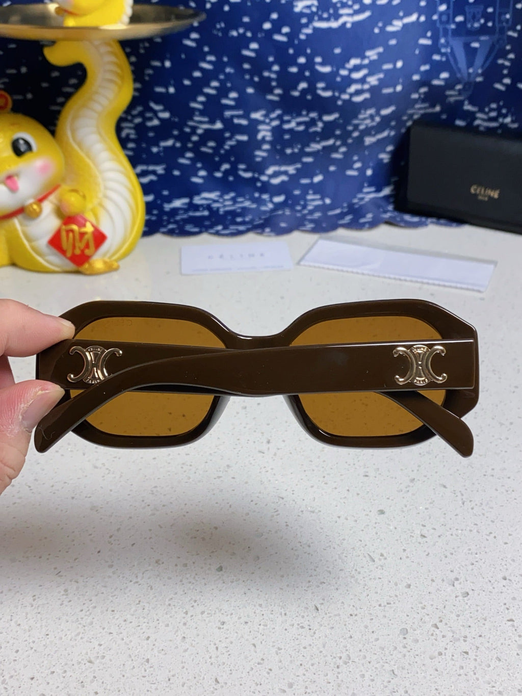 TRIOMPHE SQUARE SUNGLASS 566742 IN CAMEL ACETATE